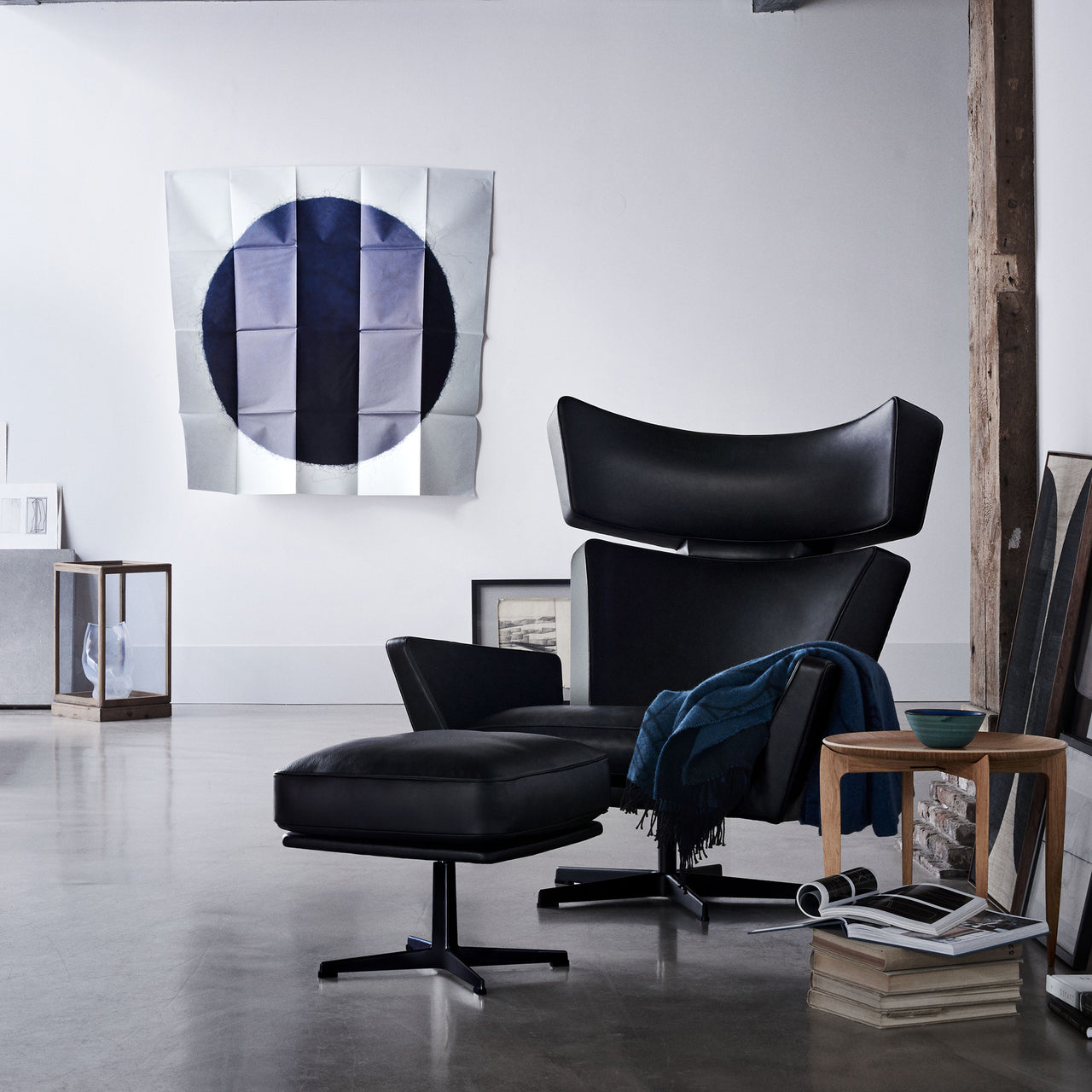 Oksen Swivel Lounge Chair: LS