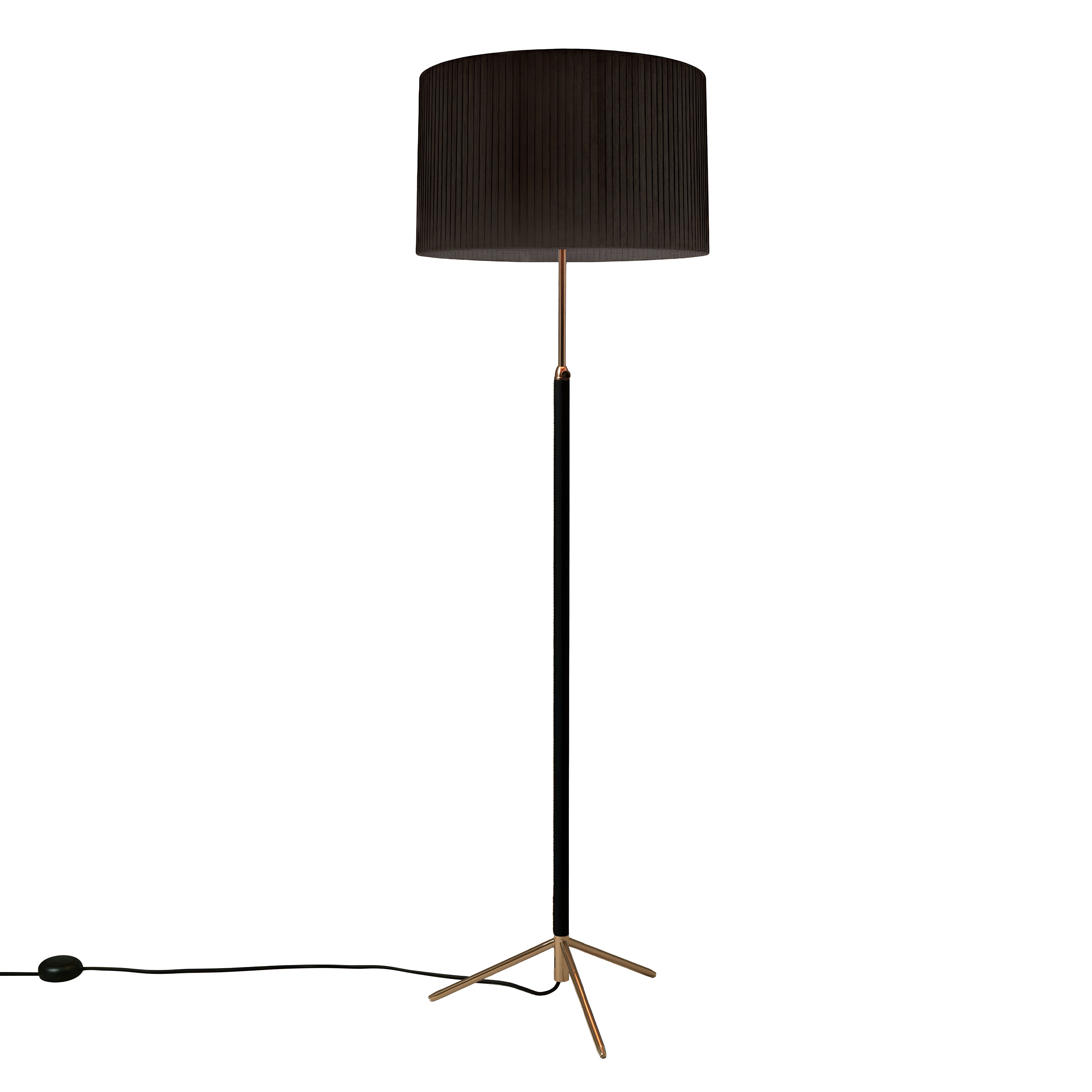 Pie de Salón Floor Lamp: G2 + Polished Brass + Black