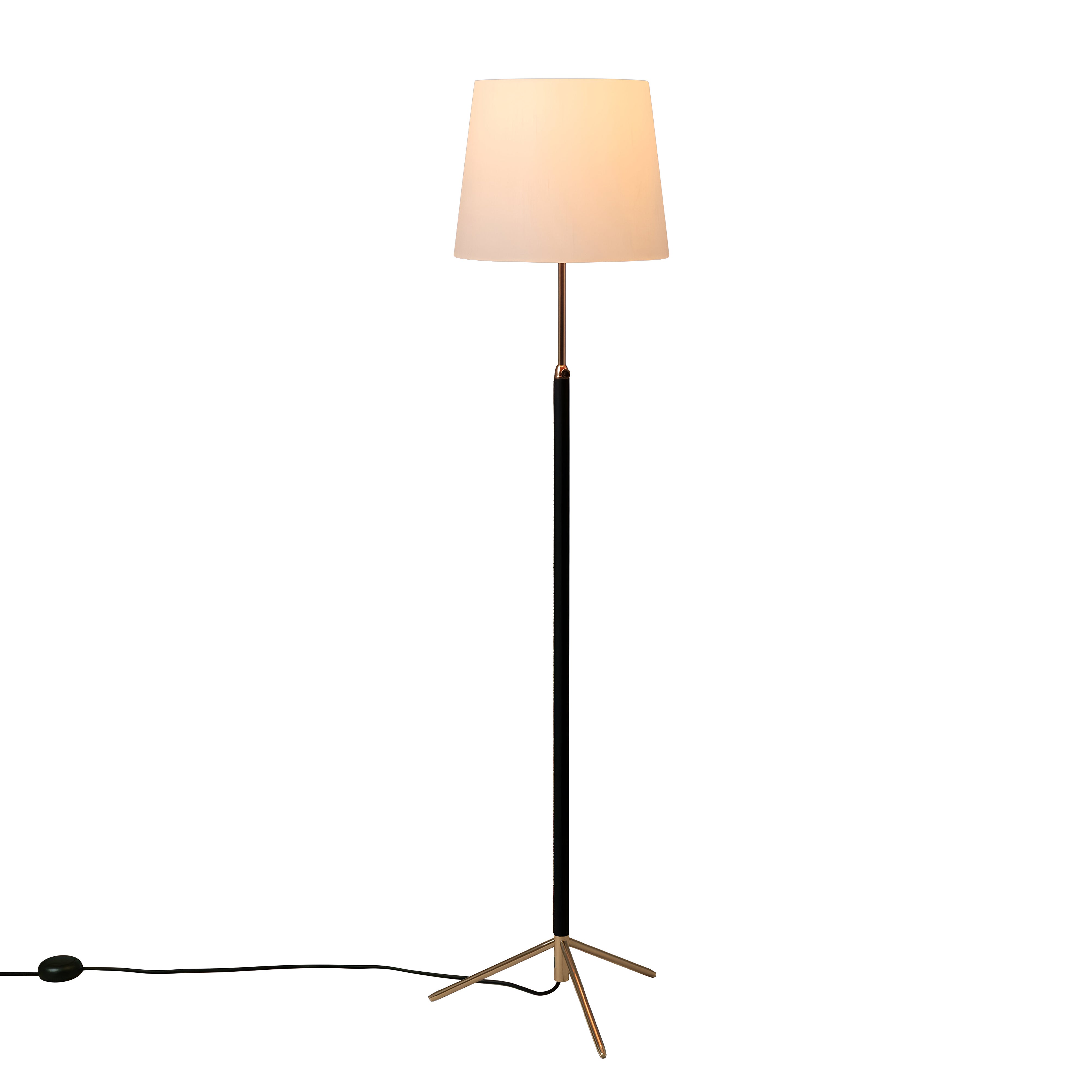 Pie de Salón Floor Lamp: G3 + Polished Brass + White Linen