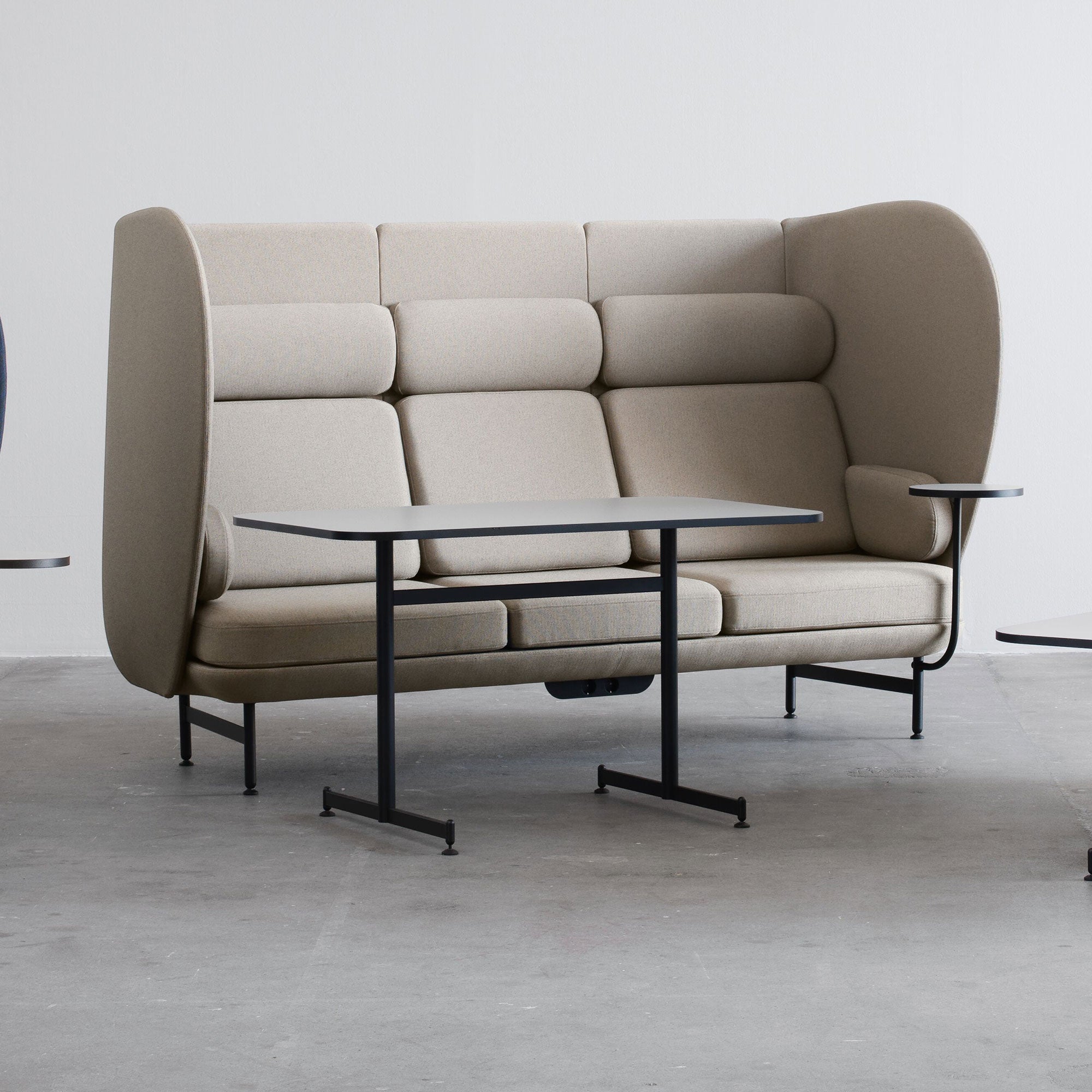 Plenum Dining Table: LS