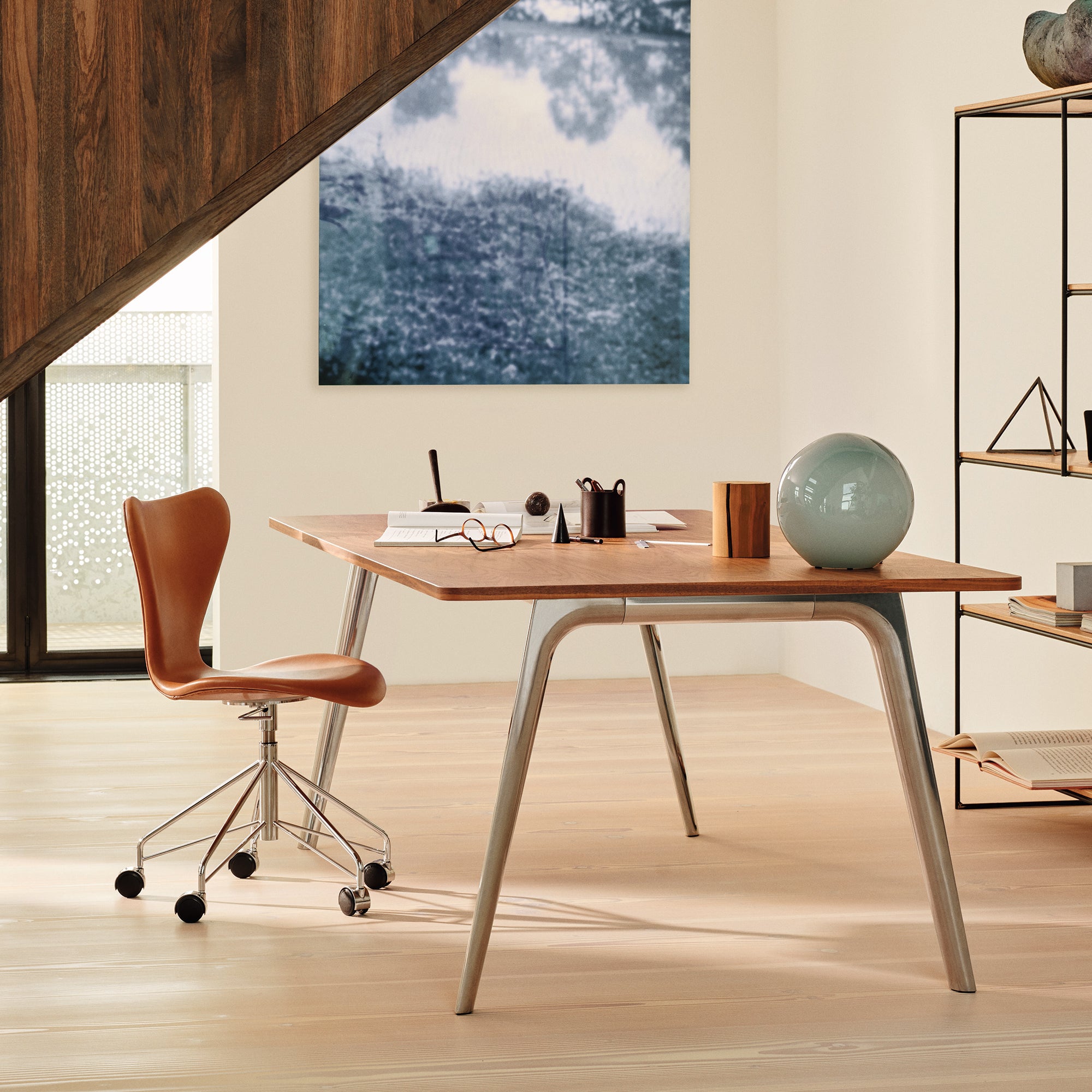 Pluralis Tapered Table: LS