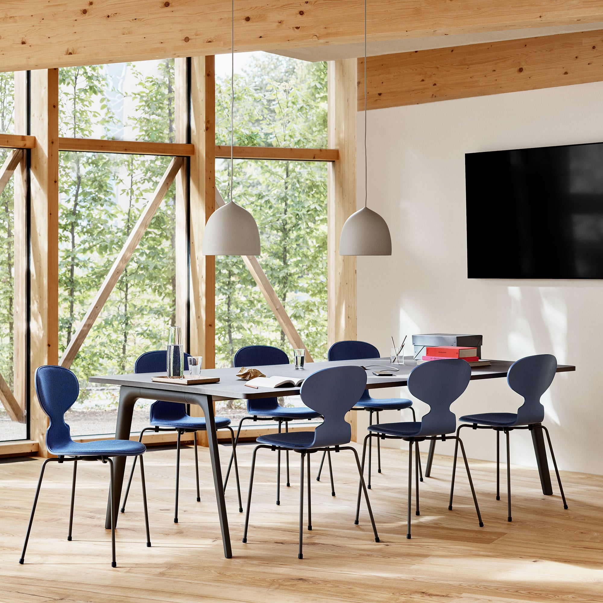 Pluralis Tapered Table: LS