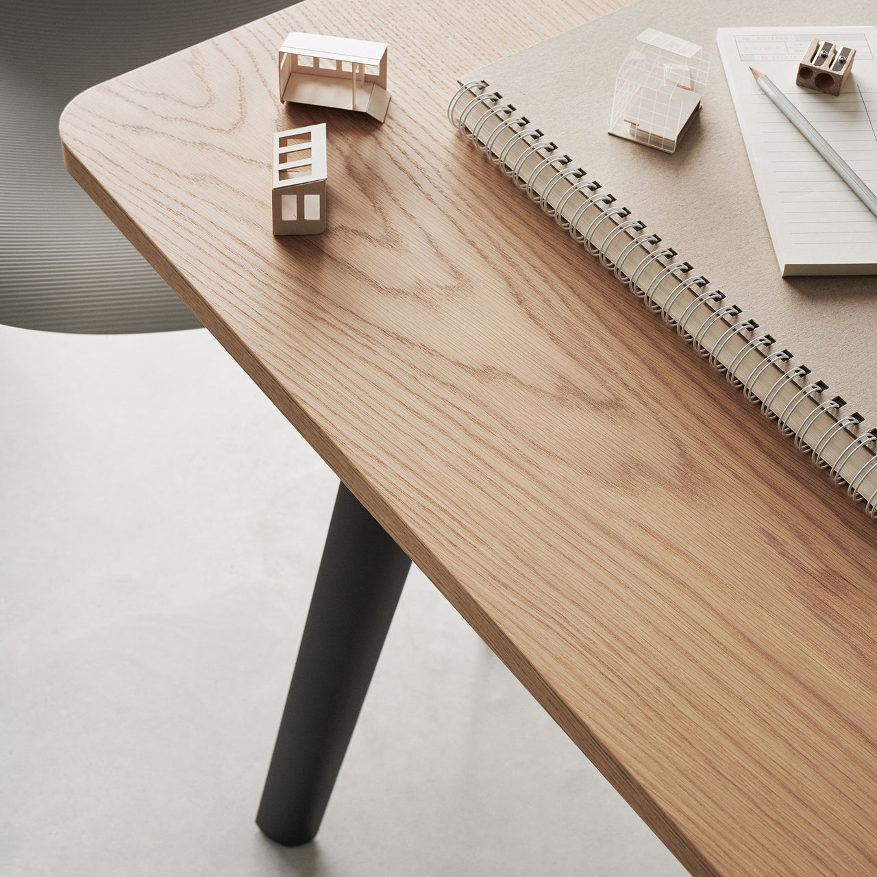 Pluralis Tapered Table: DI
