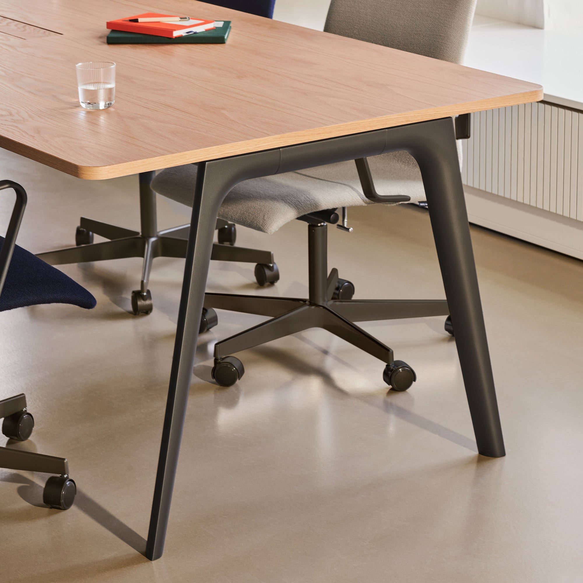 Pluralis Tapered Table: DI