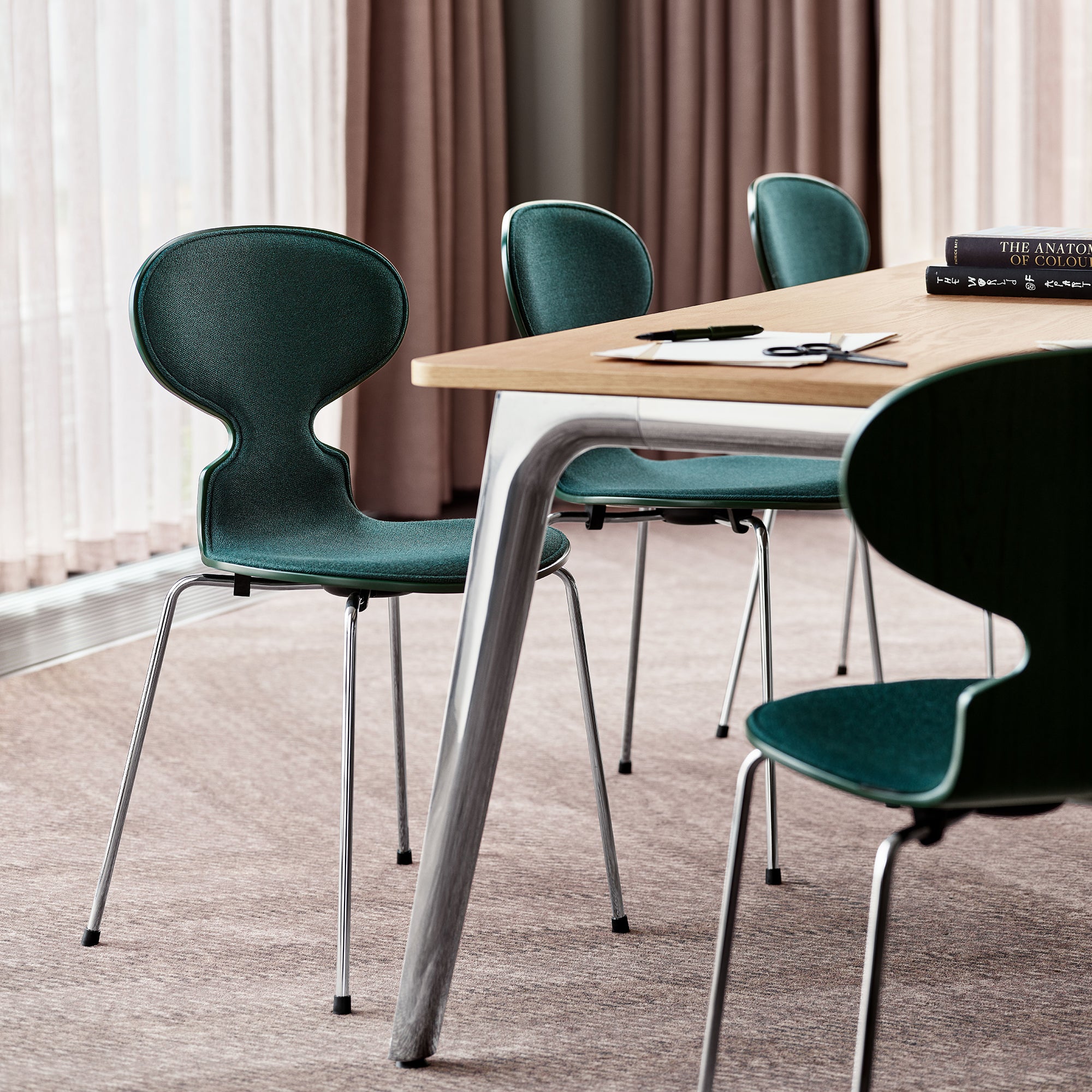 Pluralis Tapered Table: DI