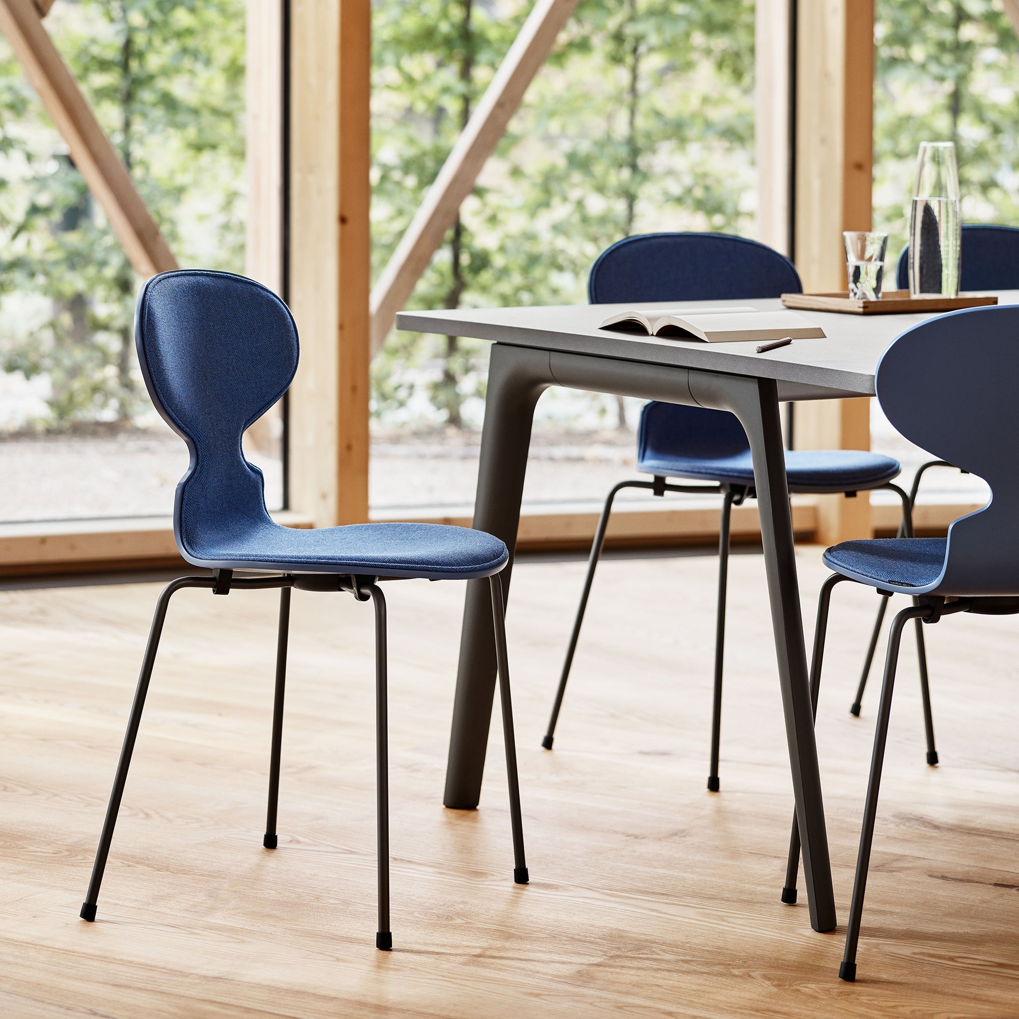 Pluralis Tapered Table: DI