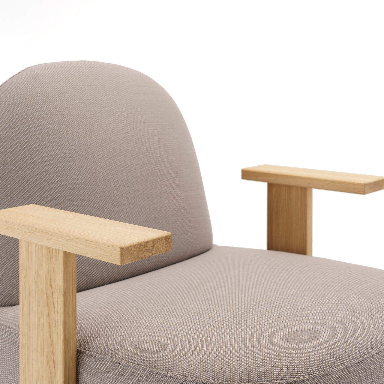 Polar Lounge Chair with Arms: DI