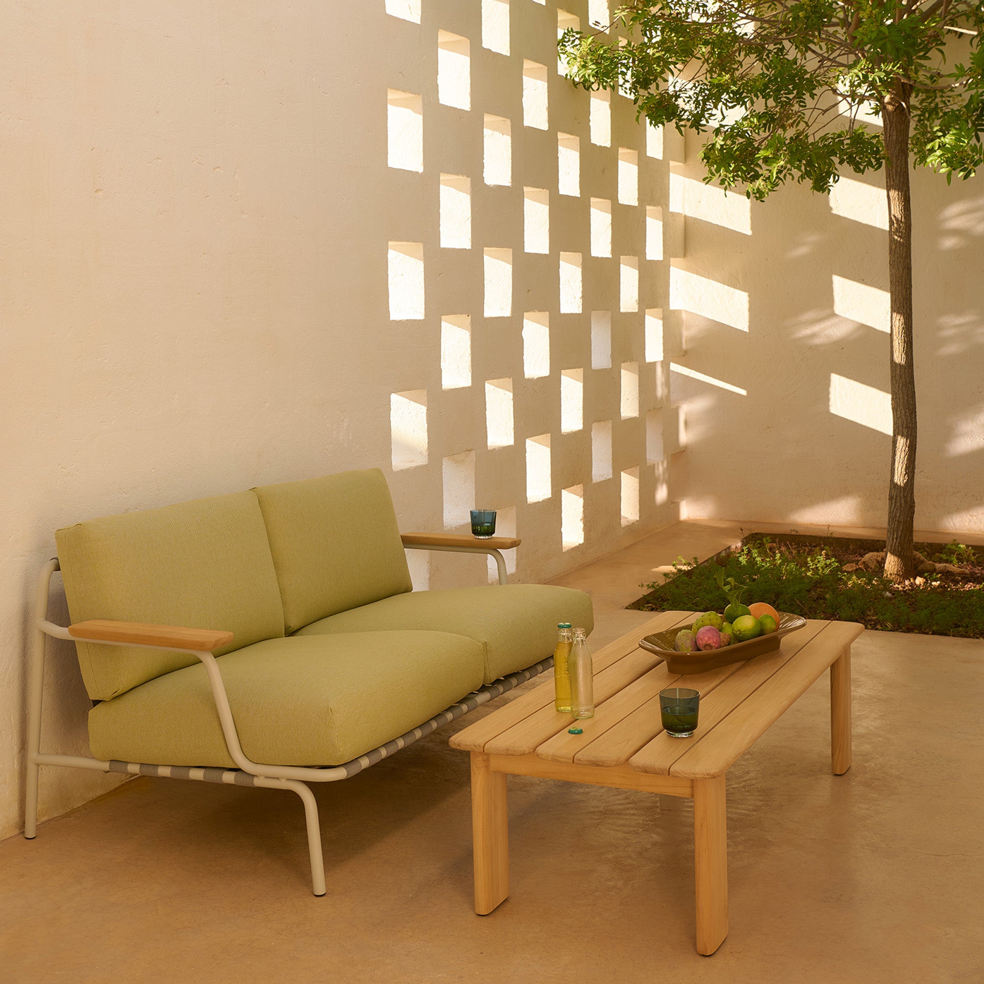 Settle Sofa: 2 Seater + LS