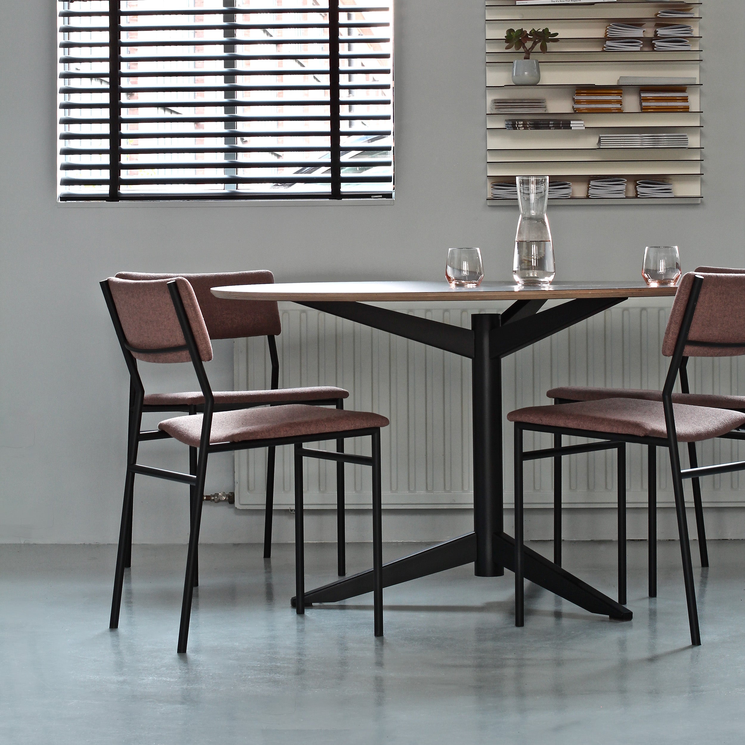 TE06 Dining Table: LS