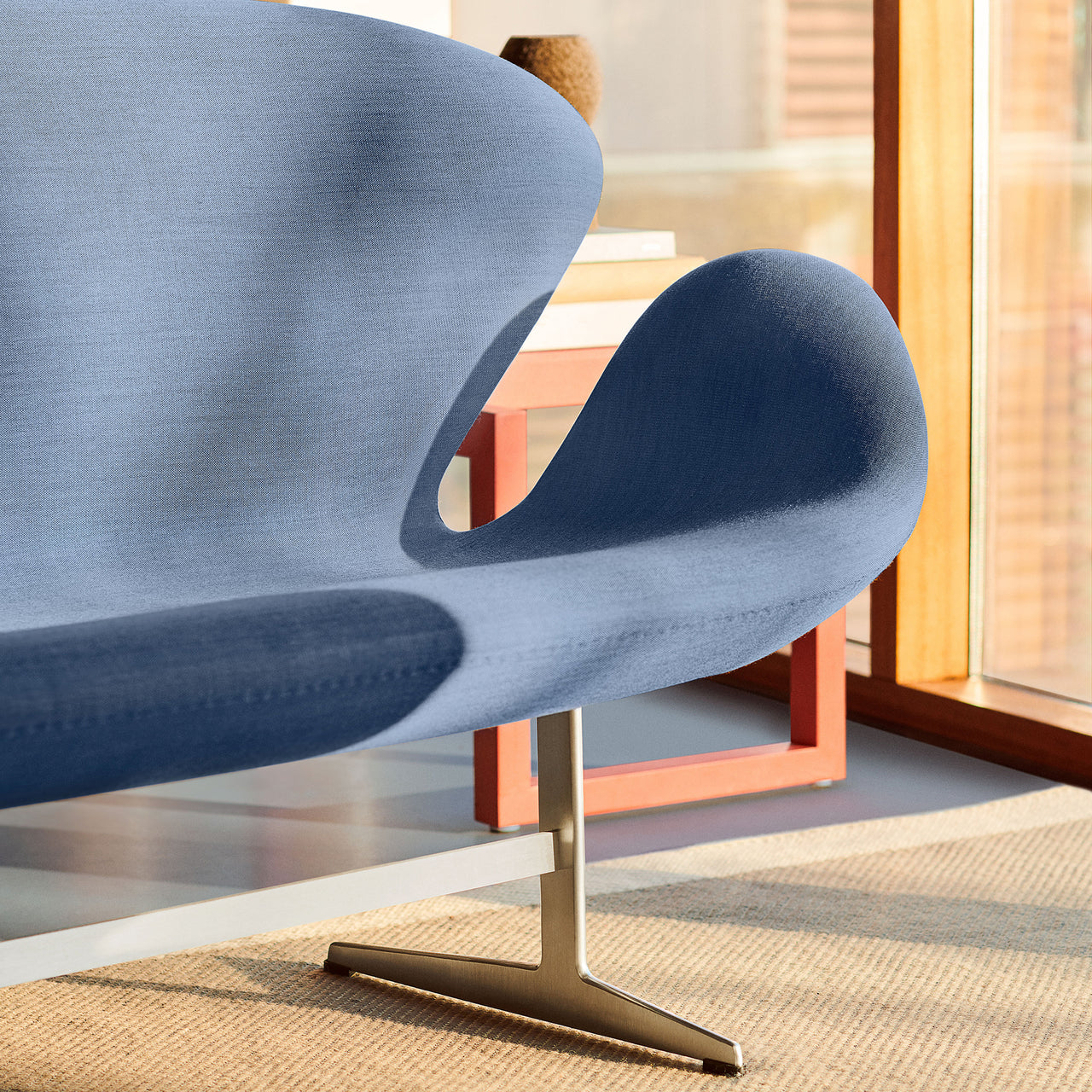 Swan Sofa: DI