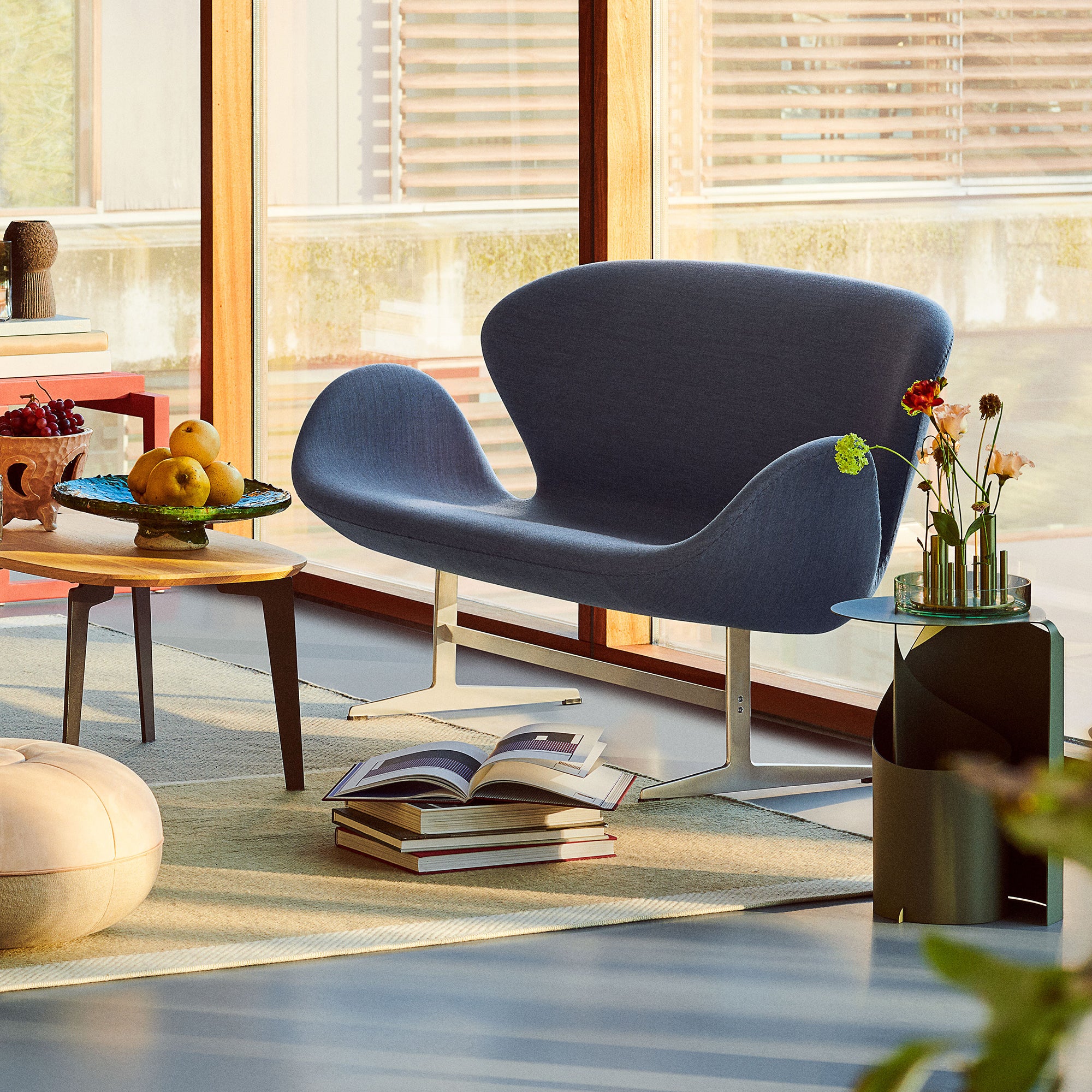Swan Sofa: LS