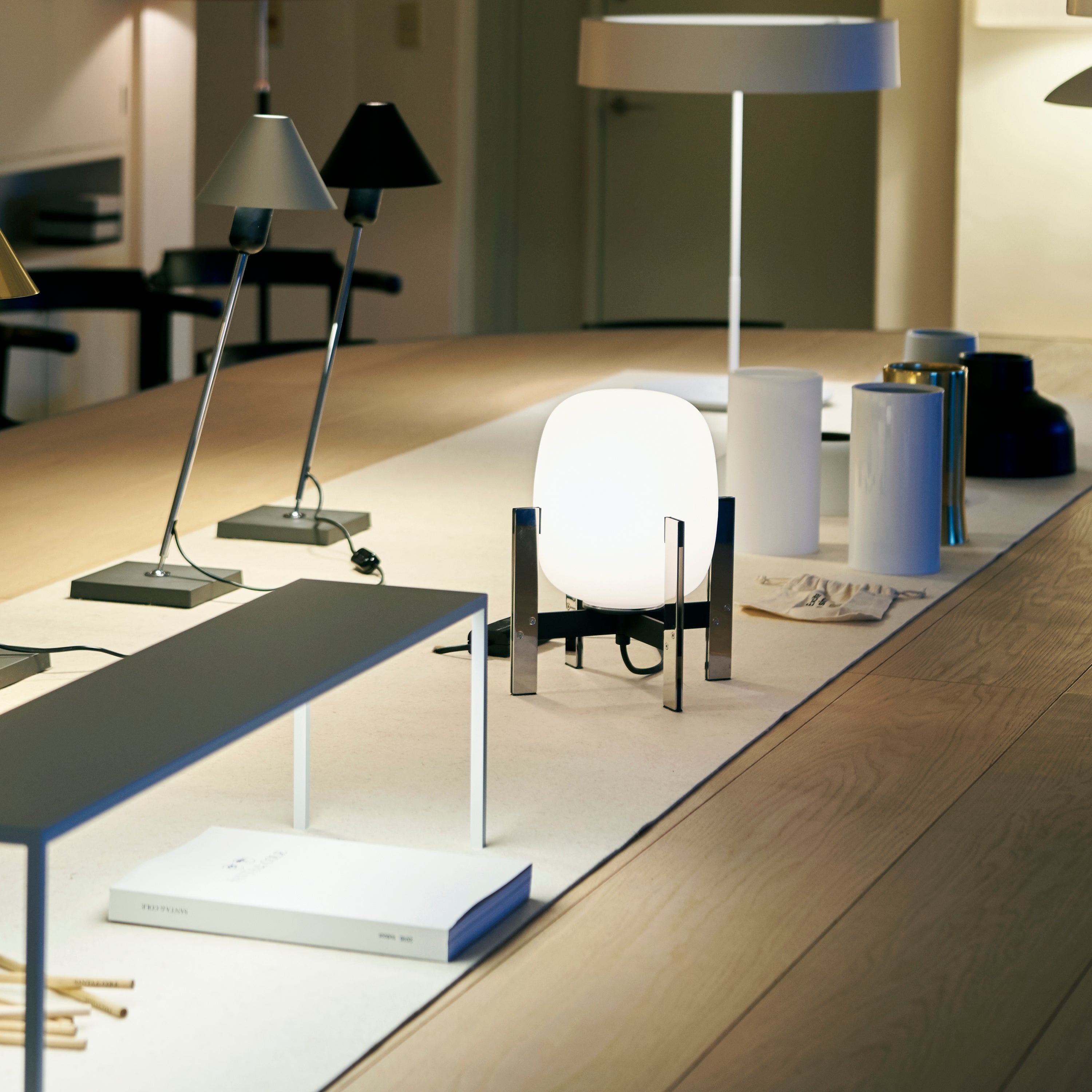 Cestita Metálica Table Lamp