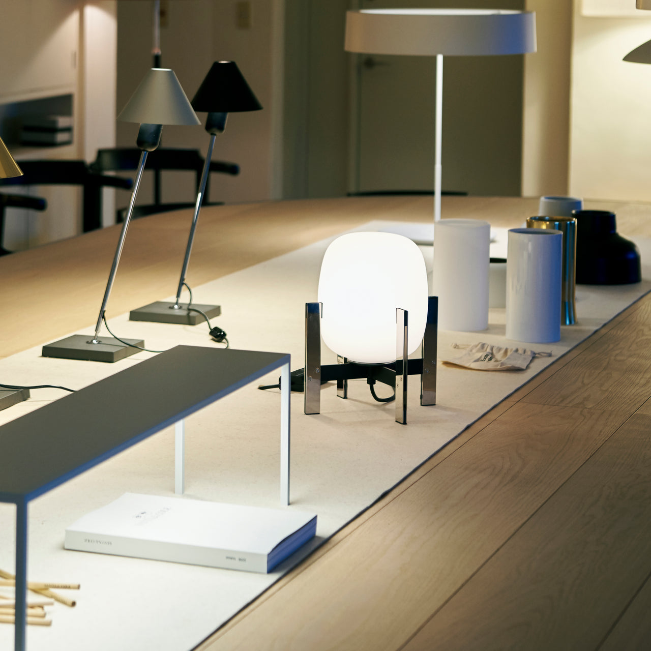 Cestita Metálica Table Lamp
