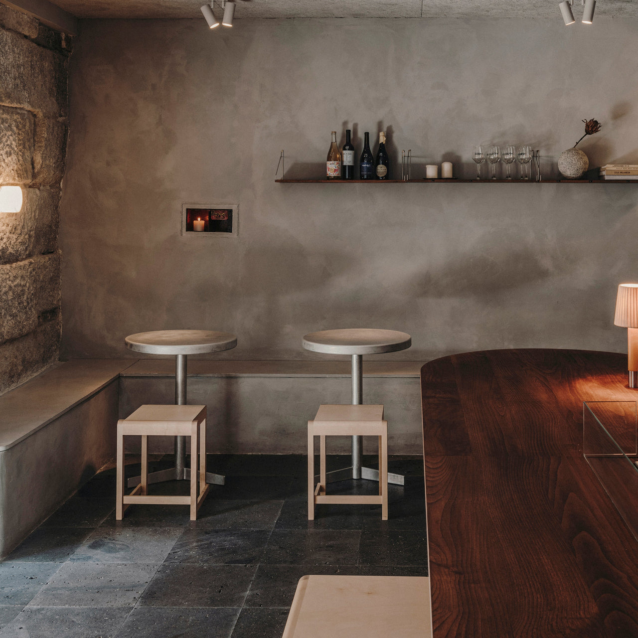 Tasca Table: LS