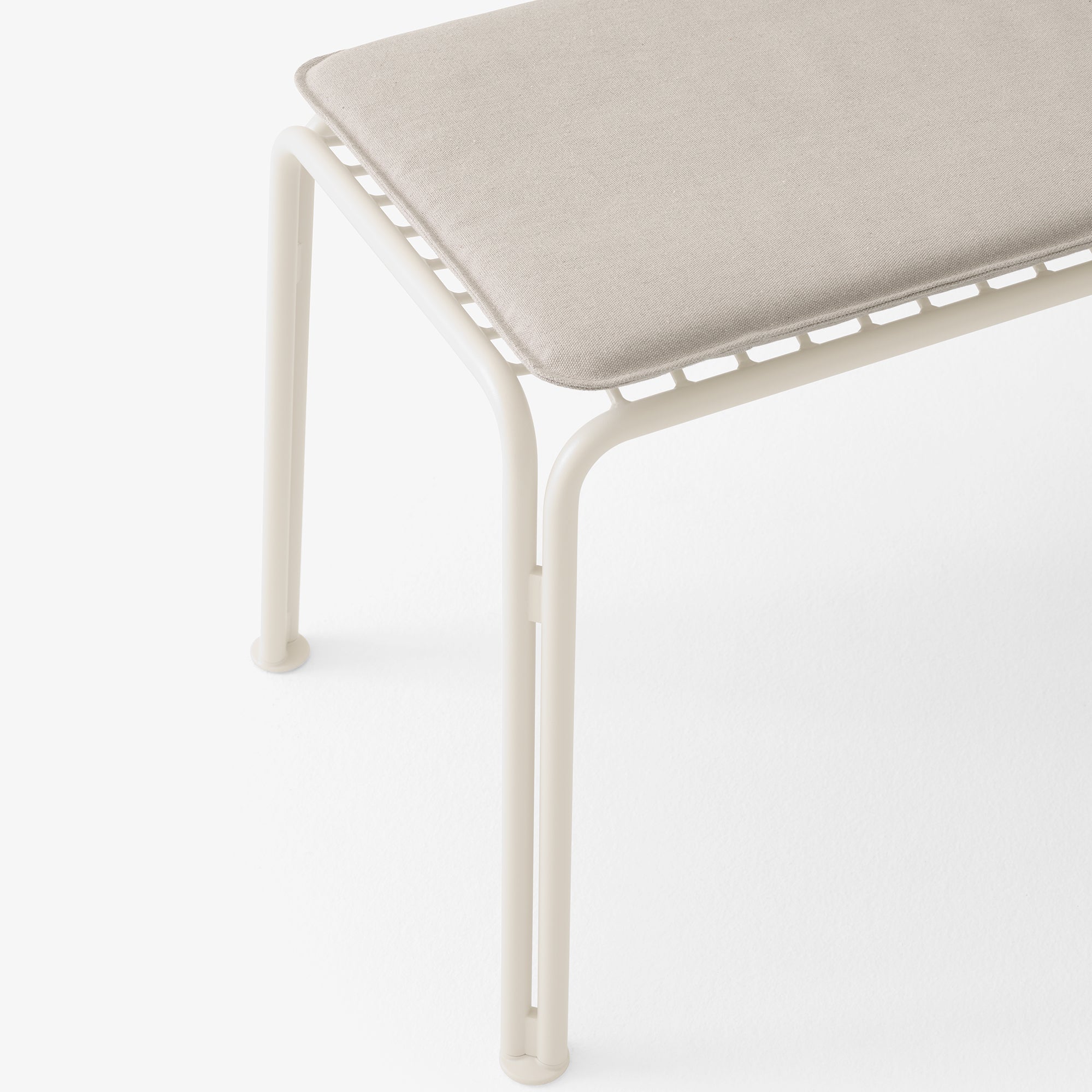 Thorvald SC112 Outdoor Bench with Seatpad: DI