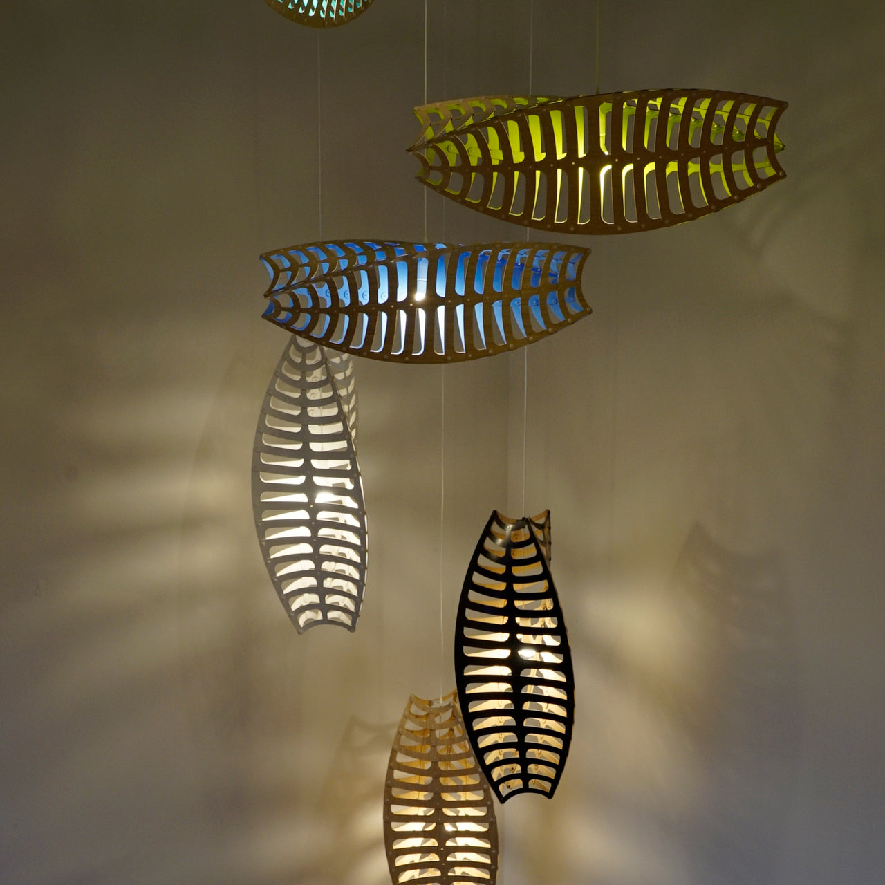 Toru Vertical Pendant Light: Large