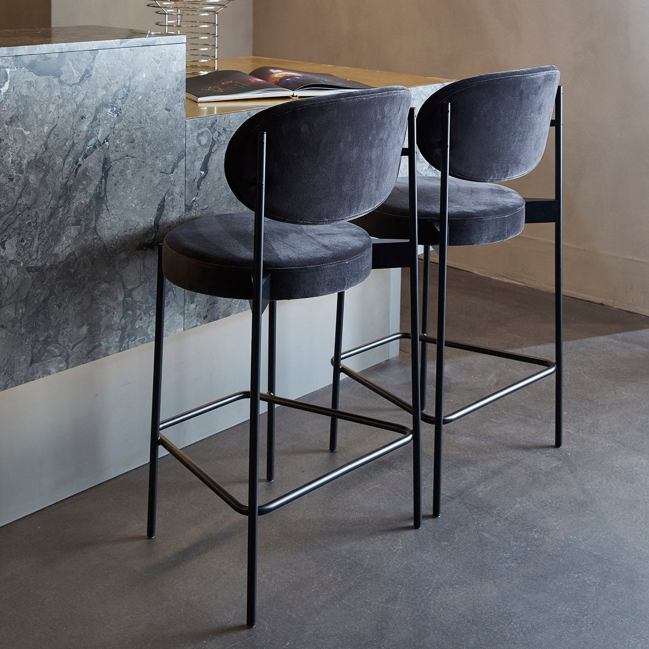 Series 430 Bar + Counter Stool