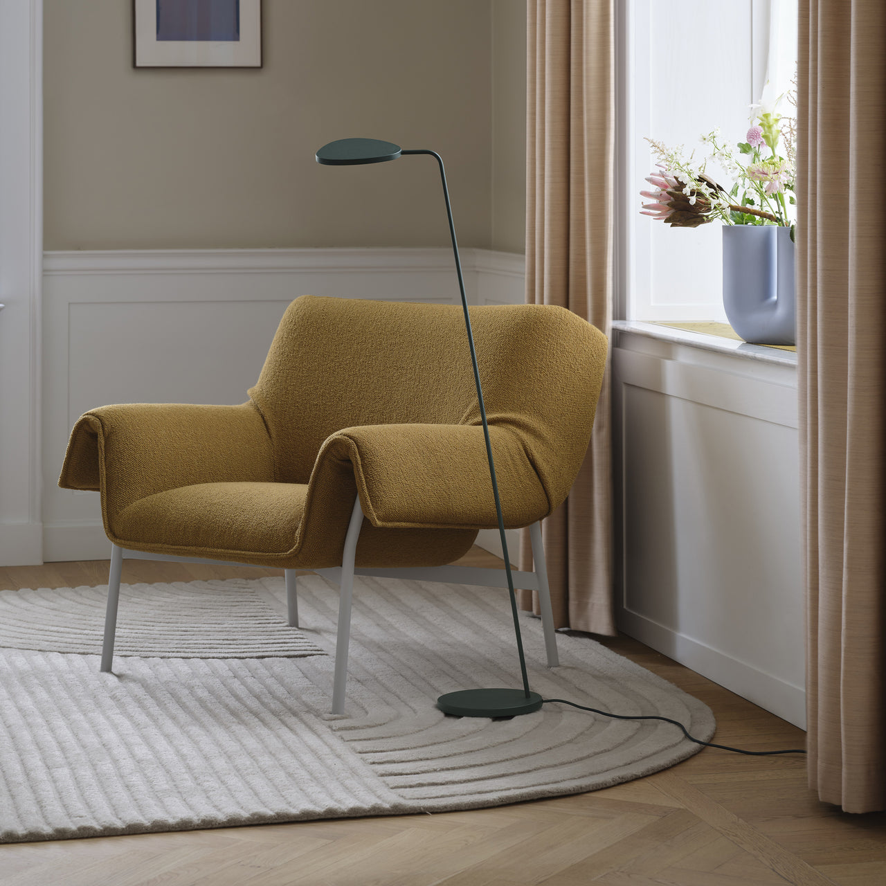 Wrap Lounge Chair: LS