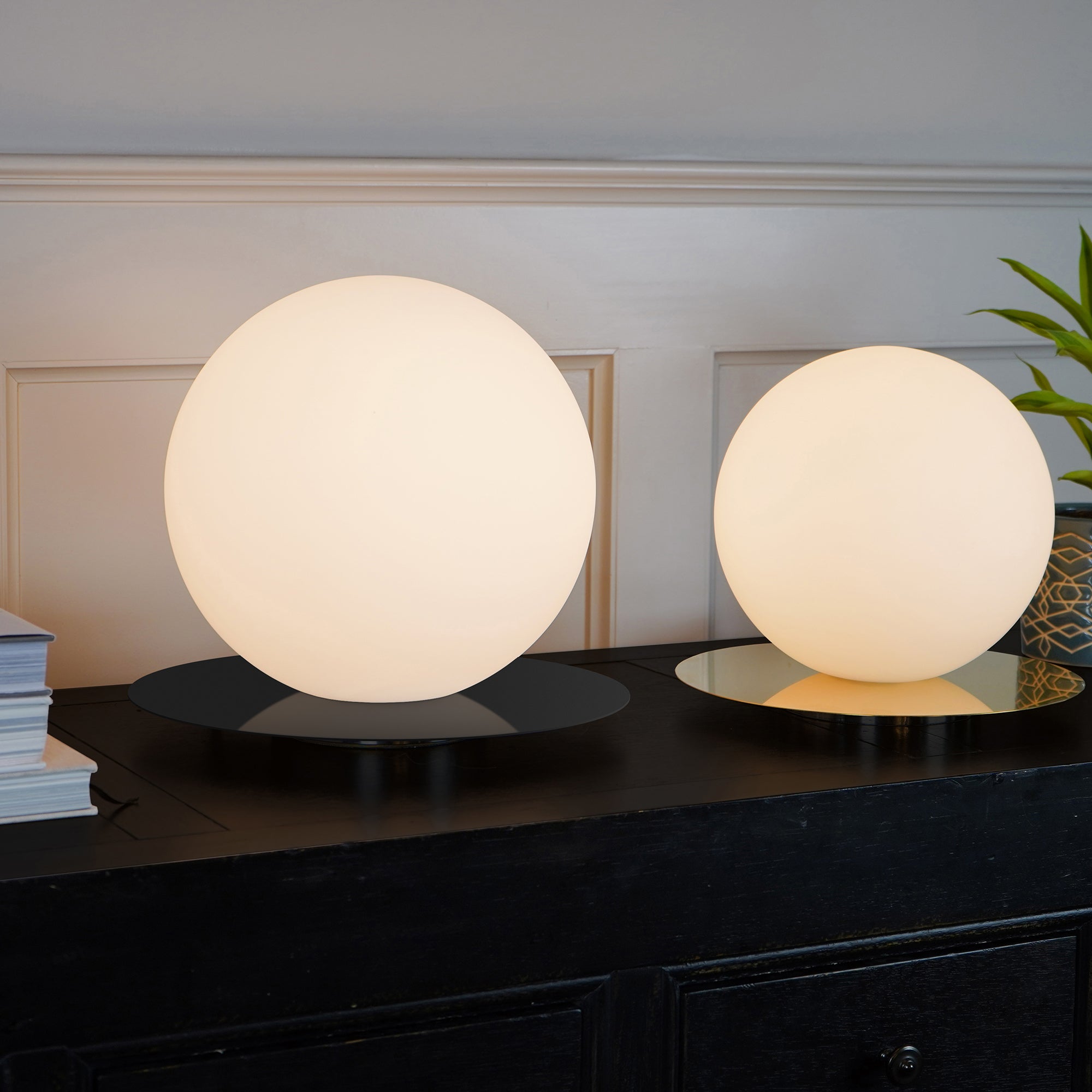 Bola Sphere Table Light