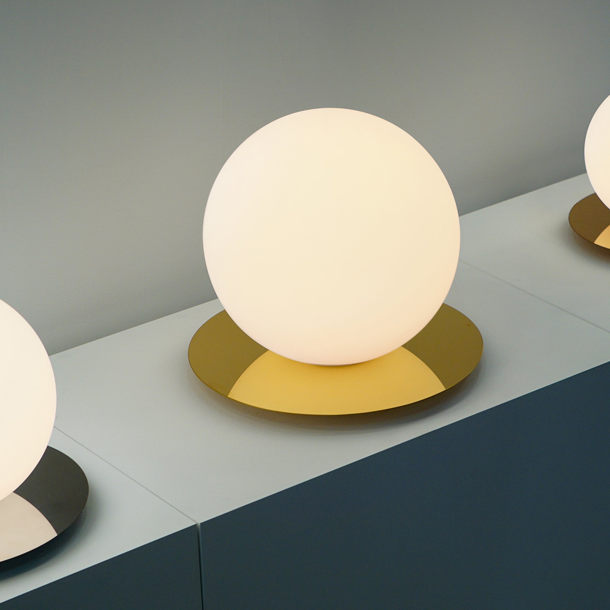 Bola Sphere Table Light