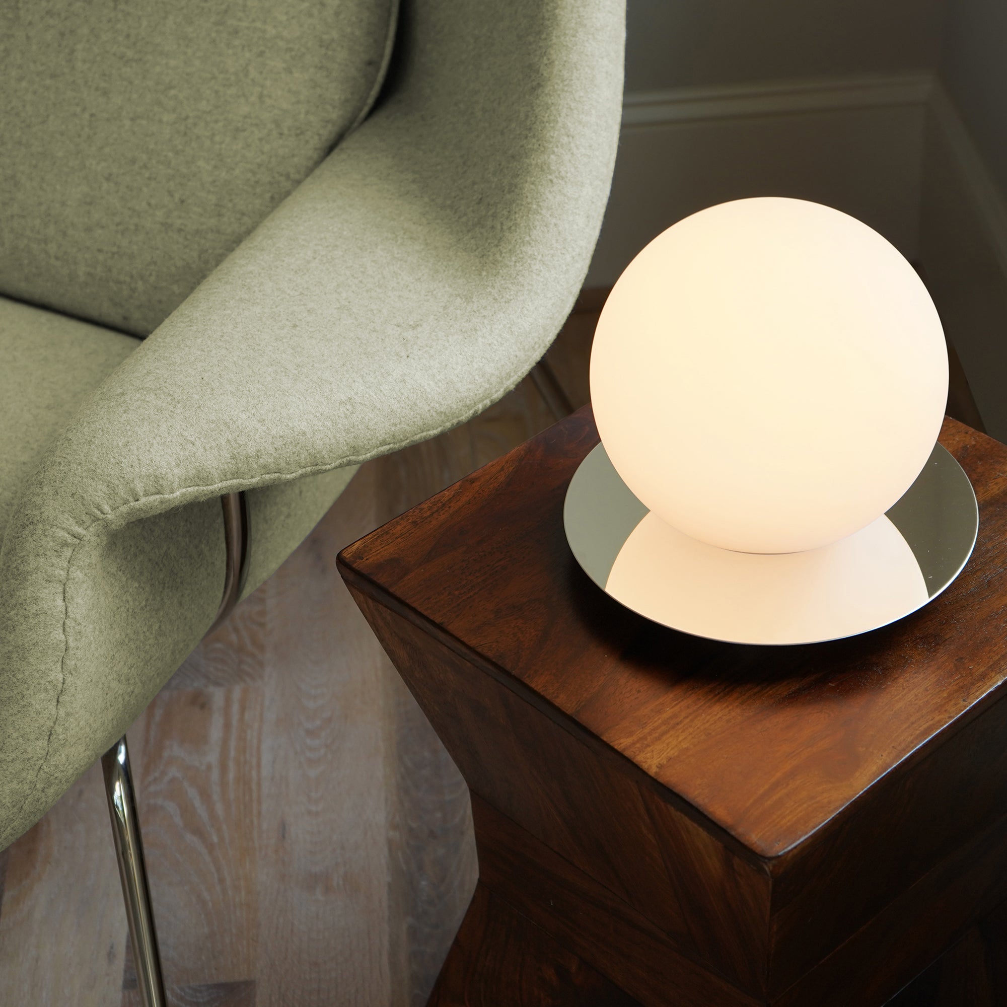 Bola Sphere Table Light