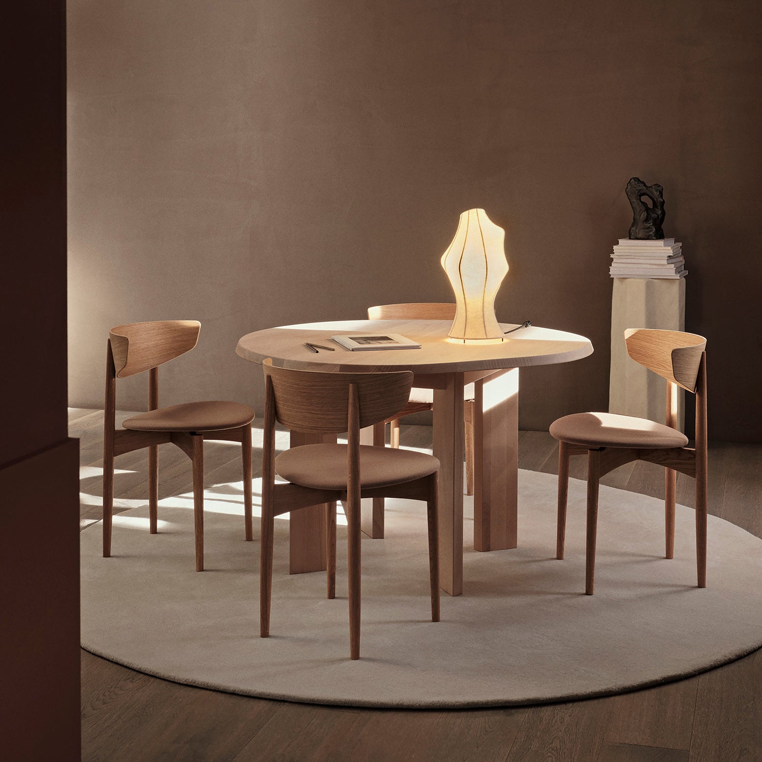 Stille Tufted Rug: Round