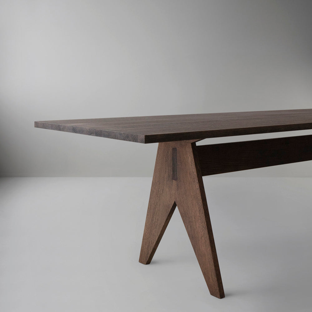 Pose Dining Table