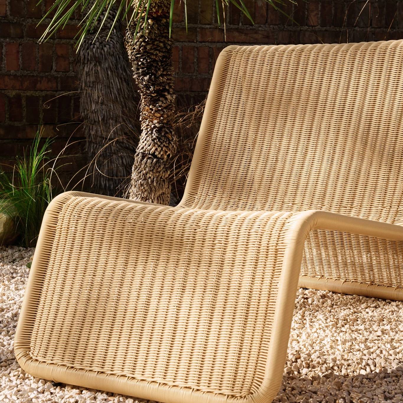 P3 Lounge Chair: Outdoor