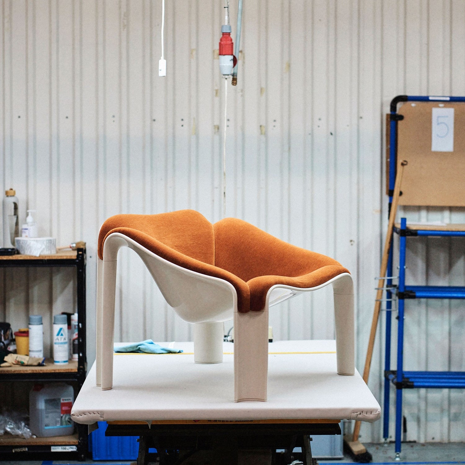 F300 Lounge Chair