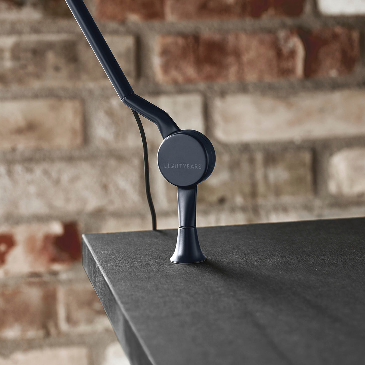 AQ01 Table Lamp Plug-In