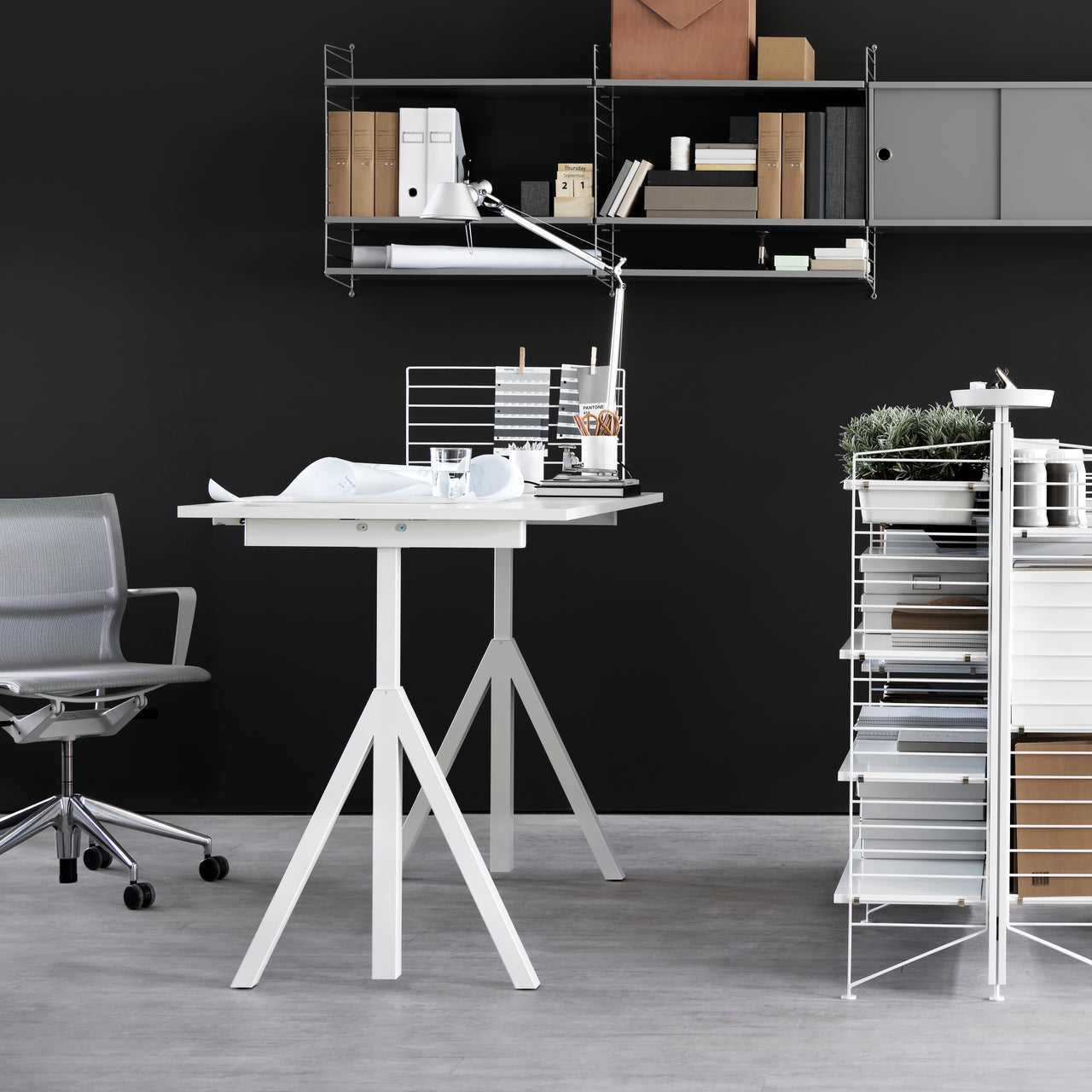 String Works: Height Adjustable Work Desk