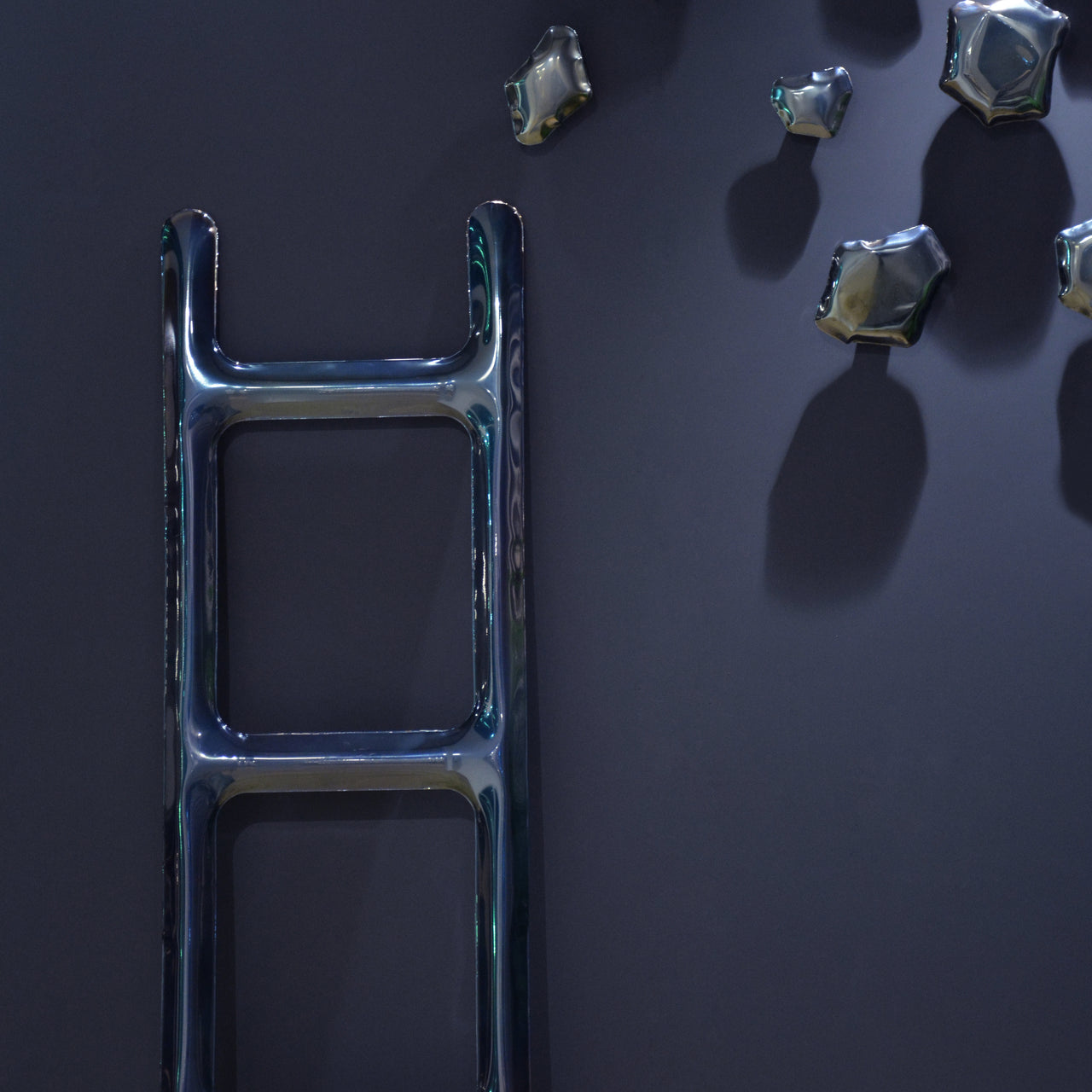 Drab Ladder Hanger