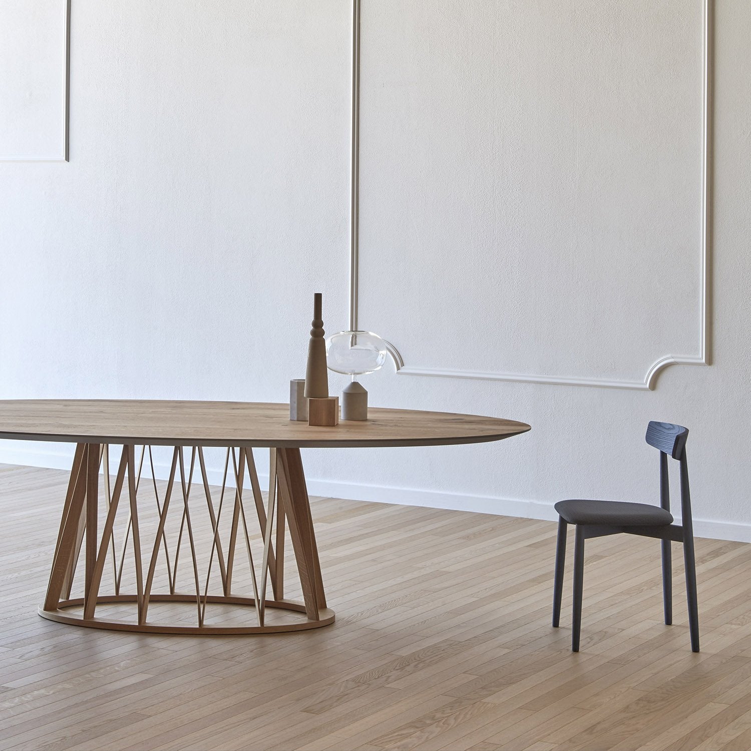 Acco Oval Dining Table: Medium