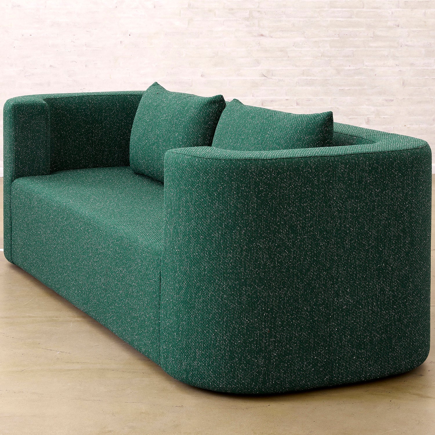 VP168 Sofa