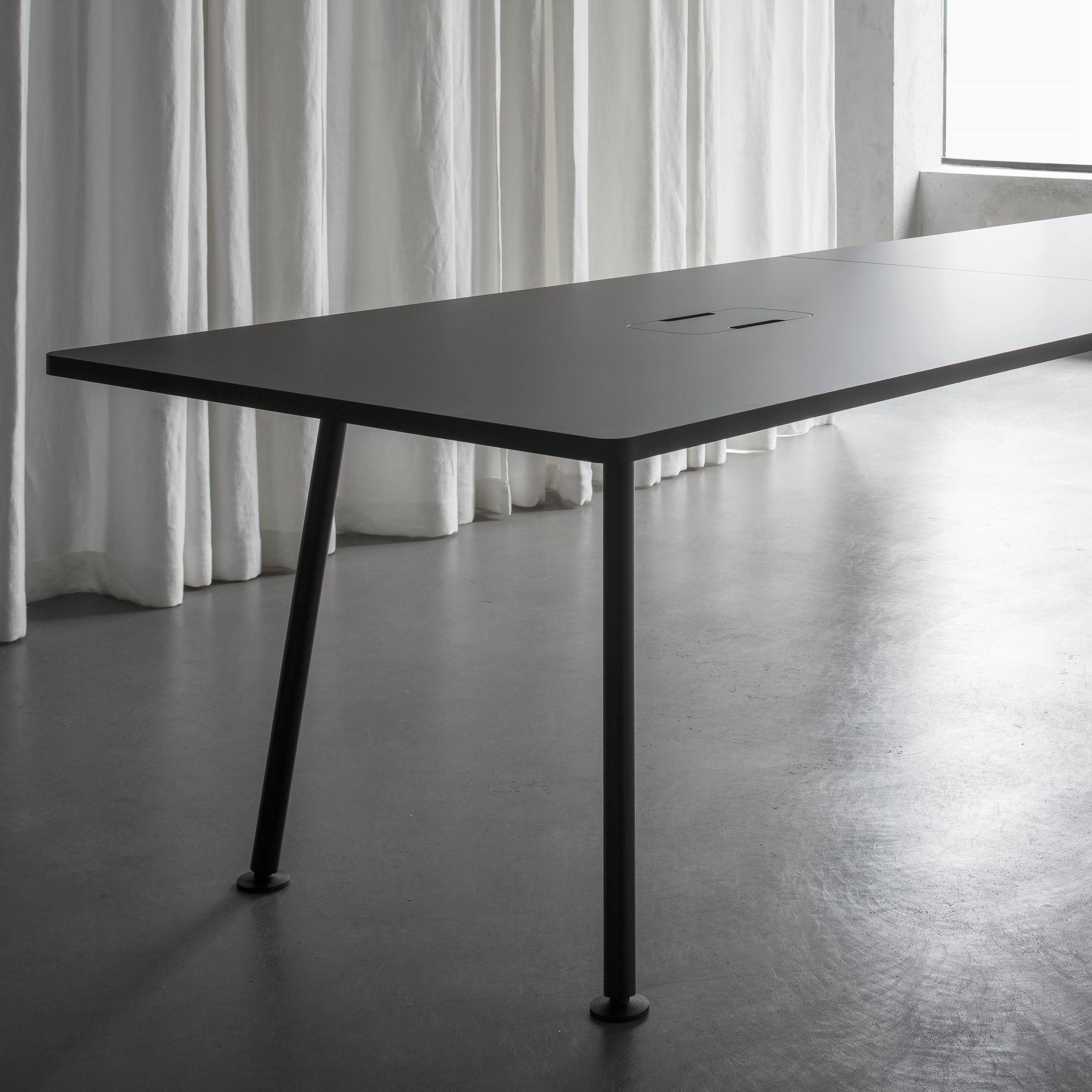 Landa Table