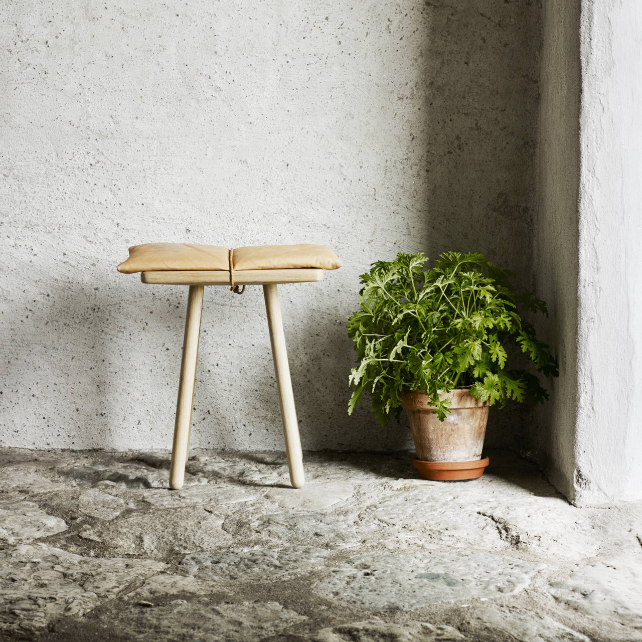 Georg Jubilee Stool