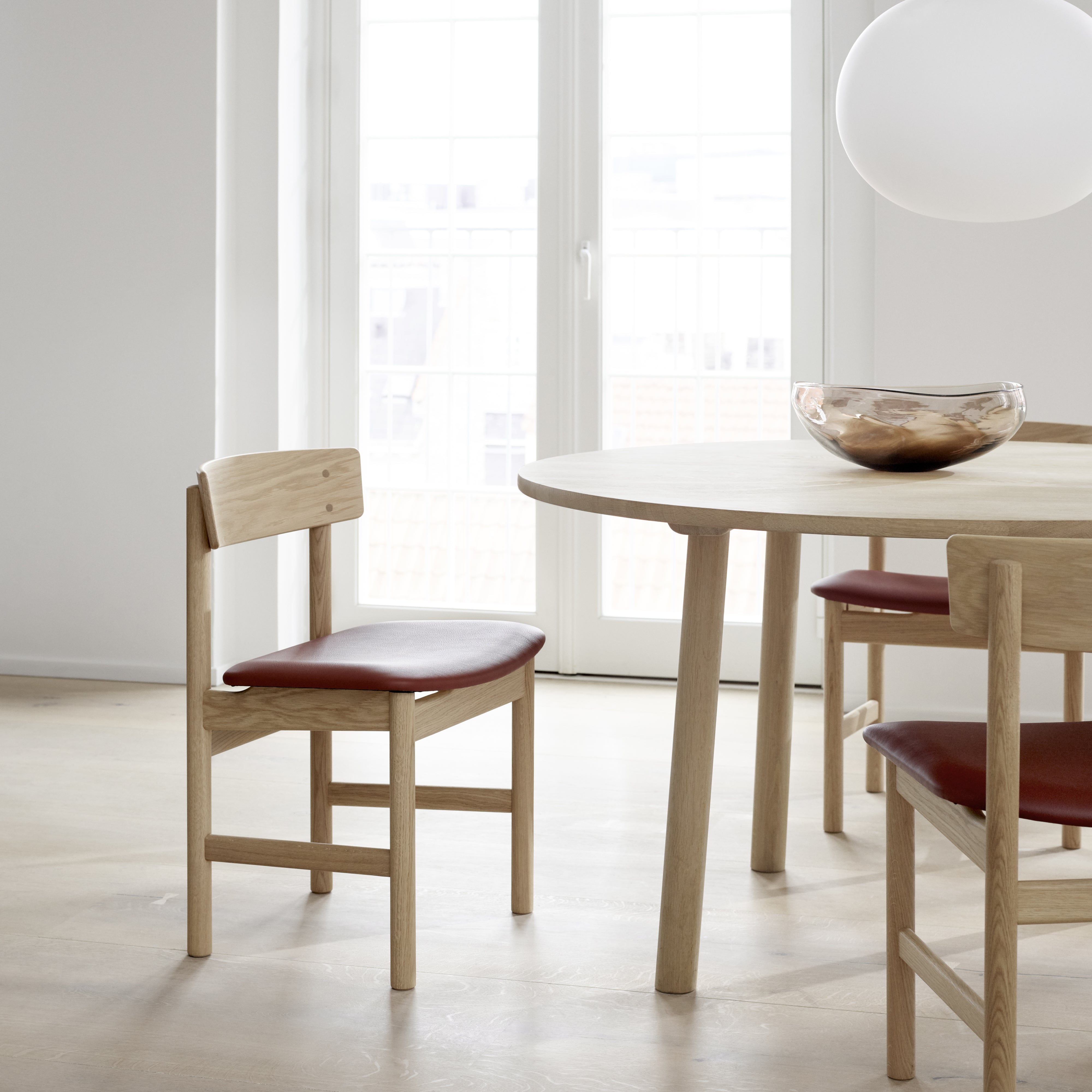 Taro Dining Table: Round