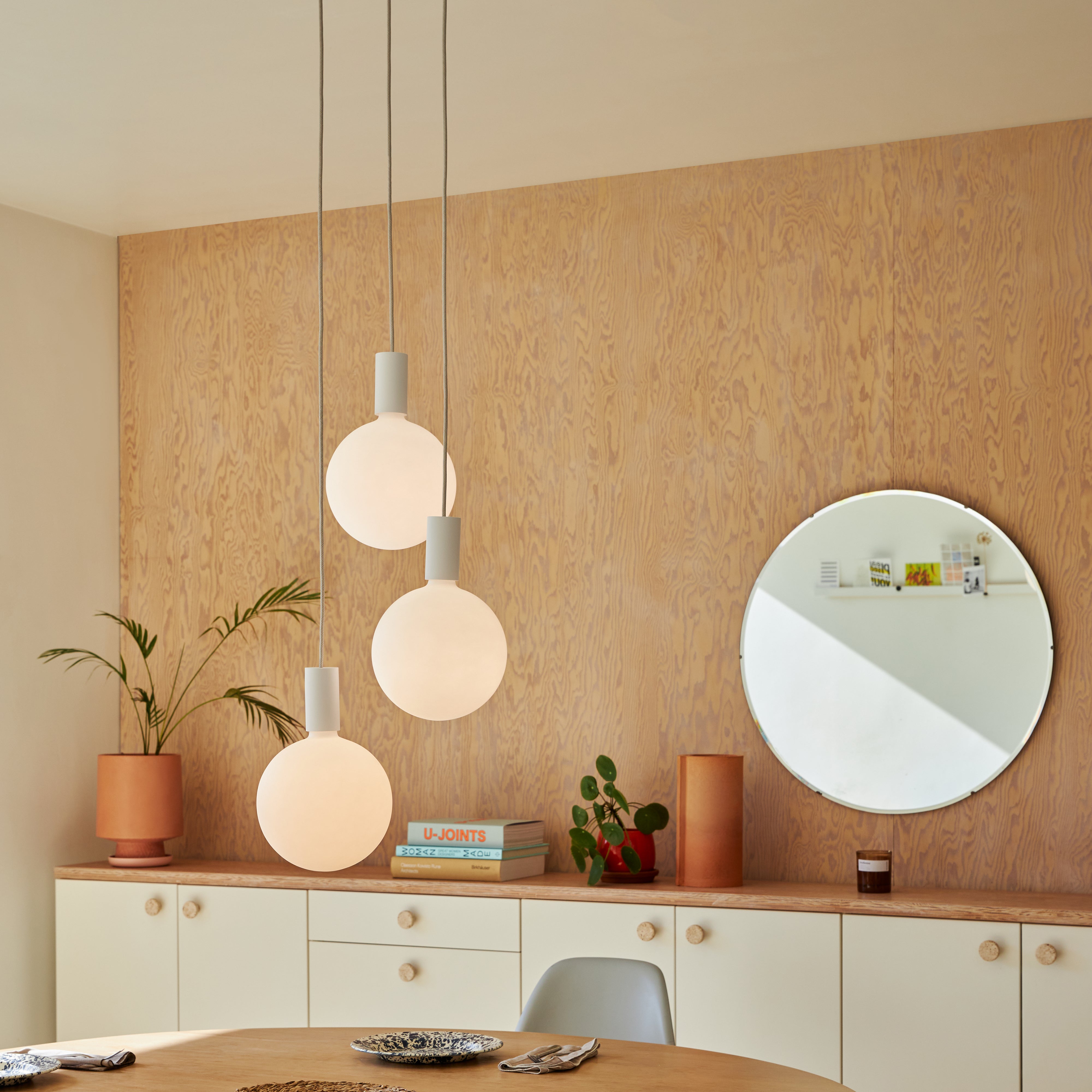 Alumina Triple Pendant with Sphere V Bulb