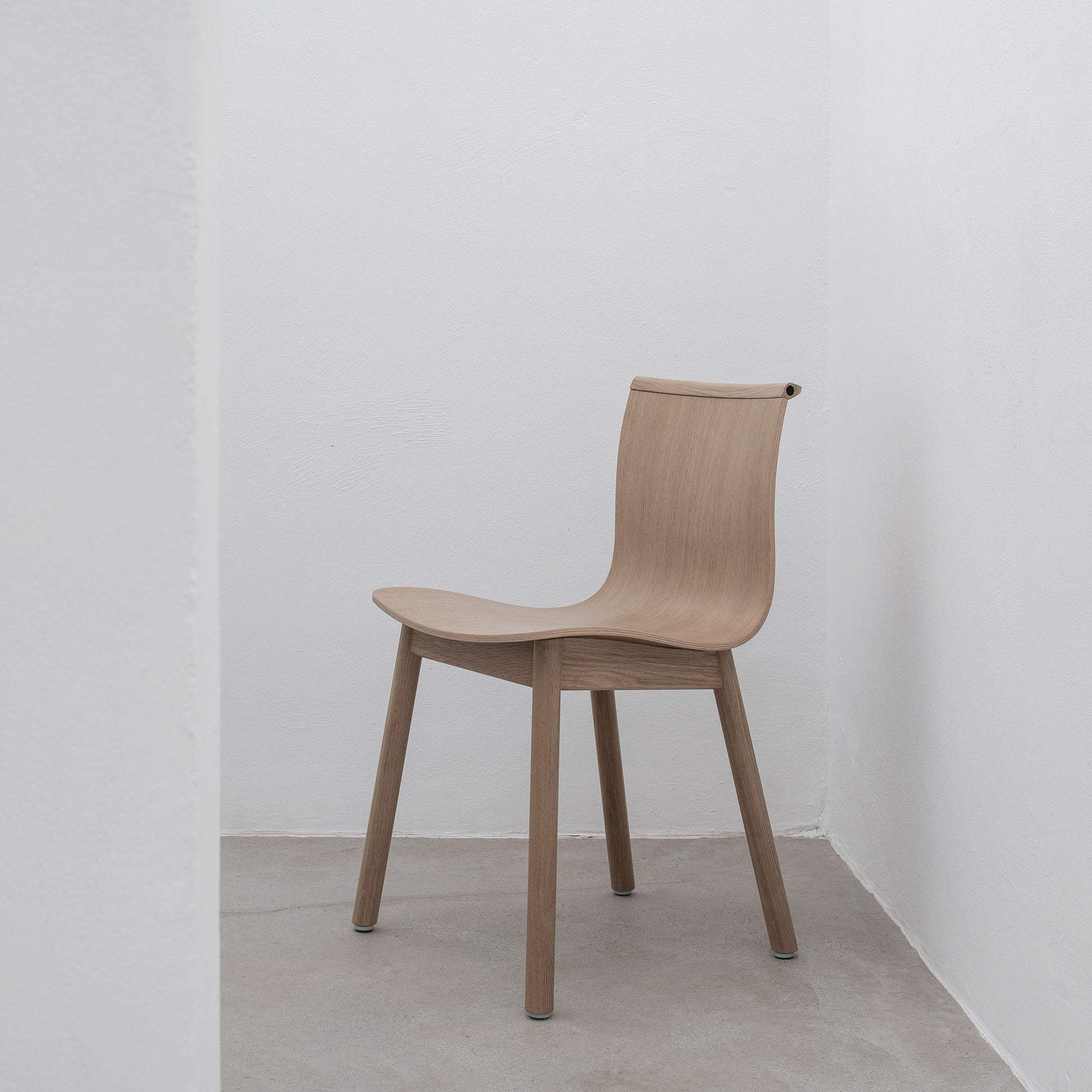 Serif Chair