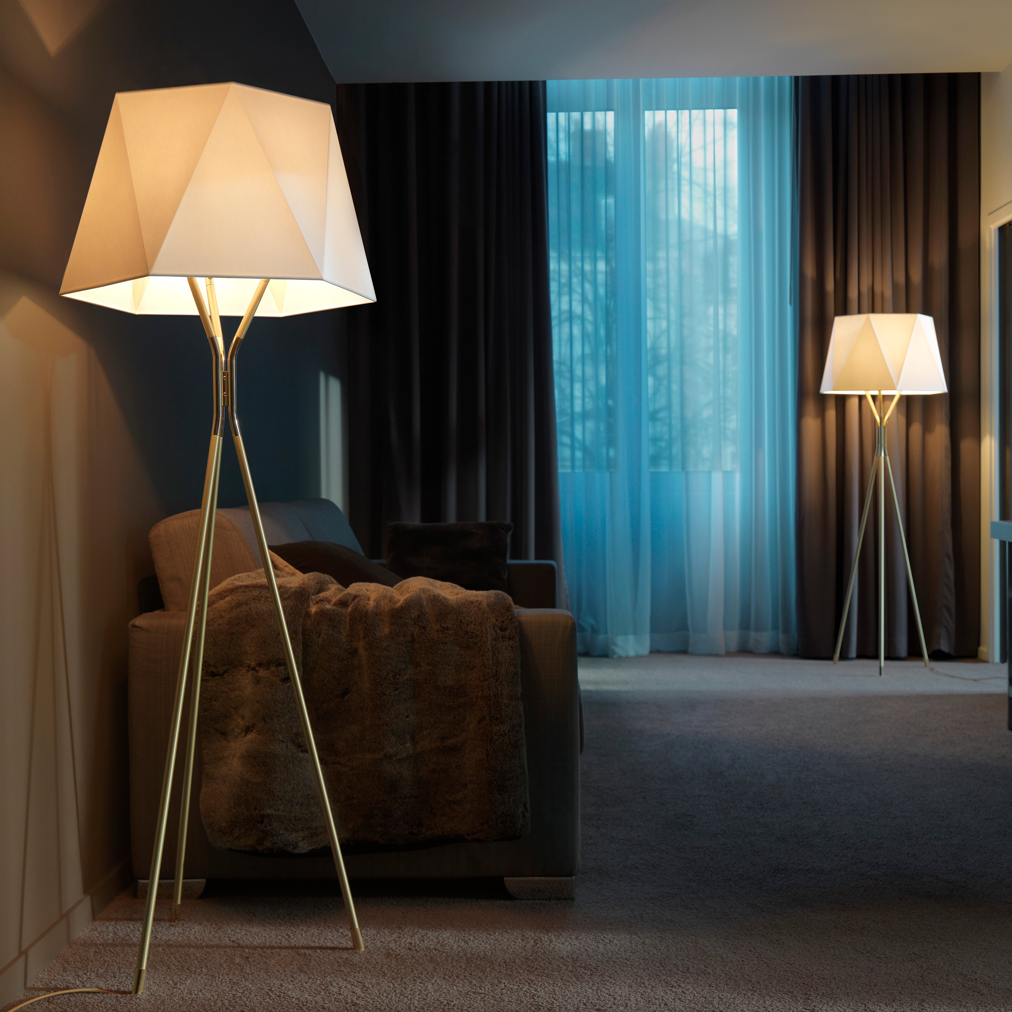 Solitaire Floor Lamp