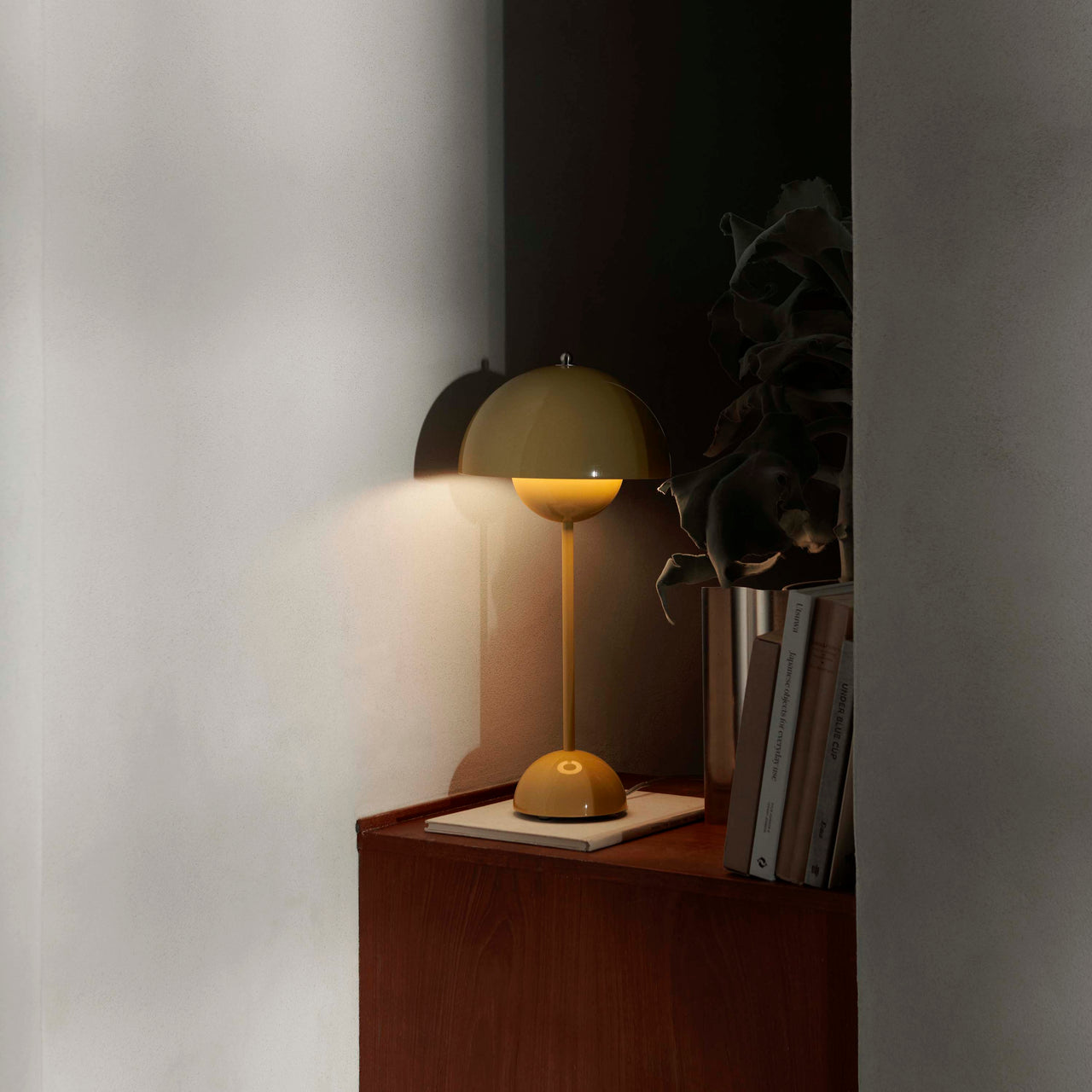 Flowerpot VP3 Table Lamp