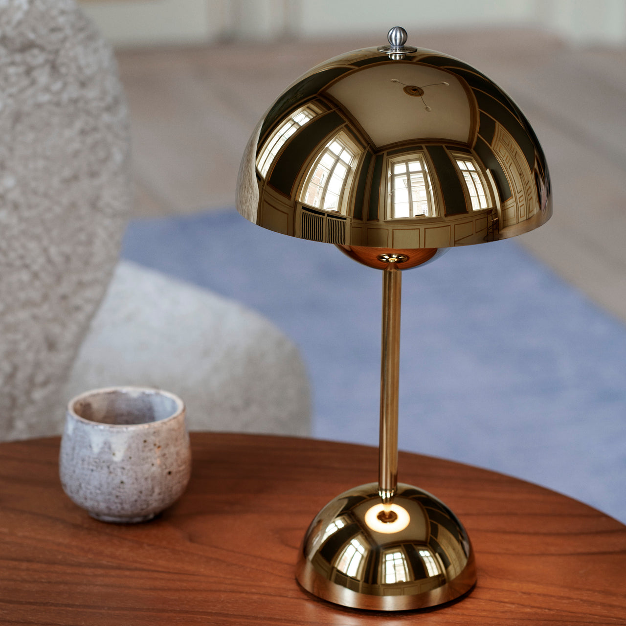 Flowerpot Portable Table Lamp: VP9