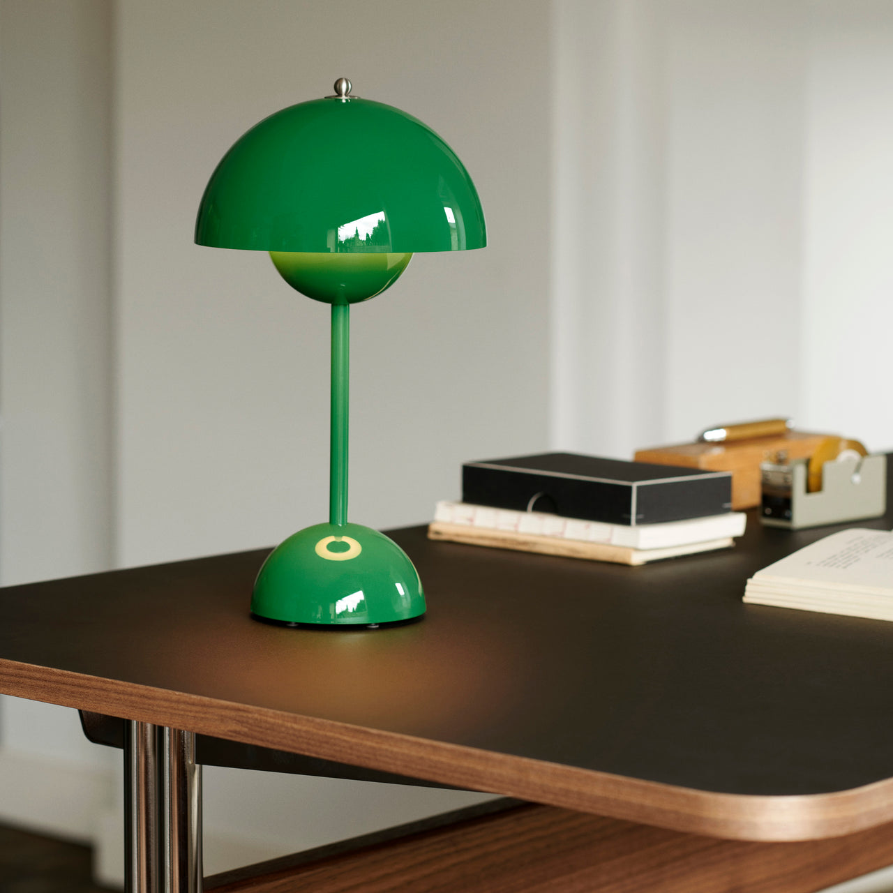 Flowerpot Portable Table Lamp: VP9