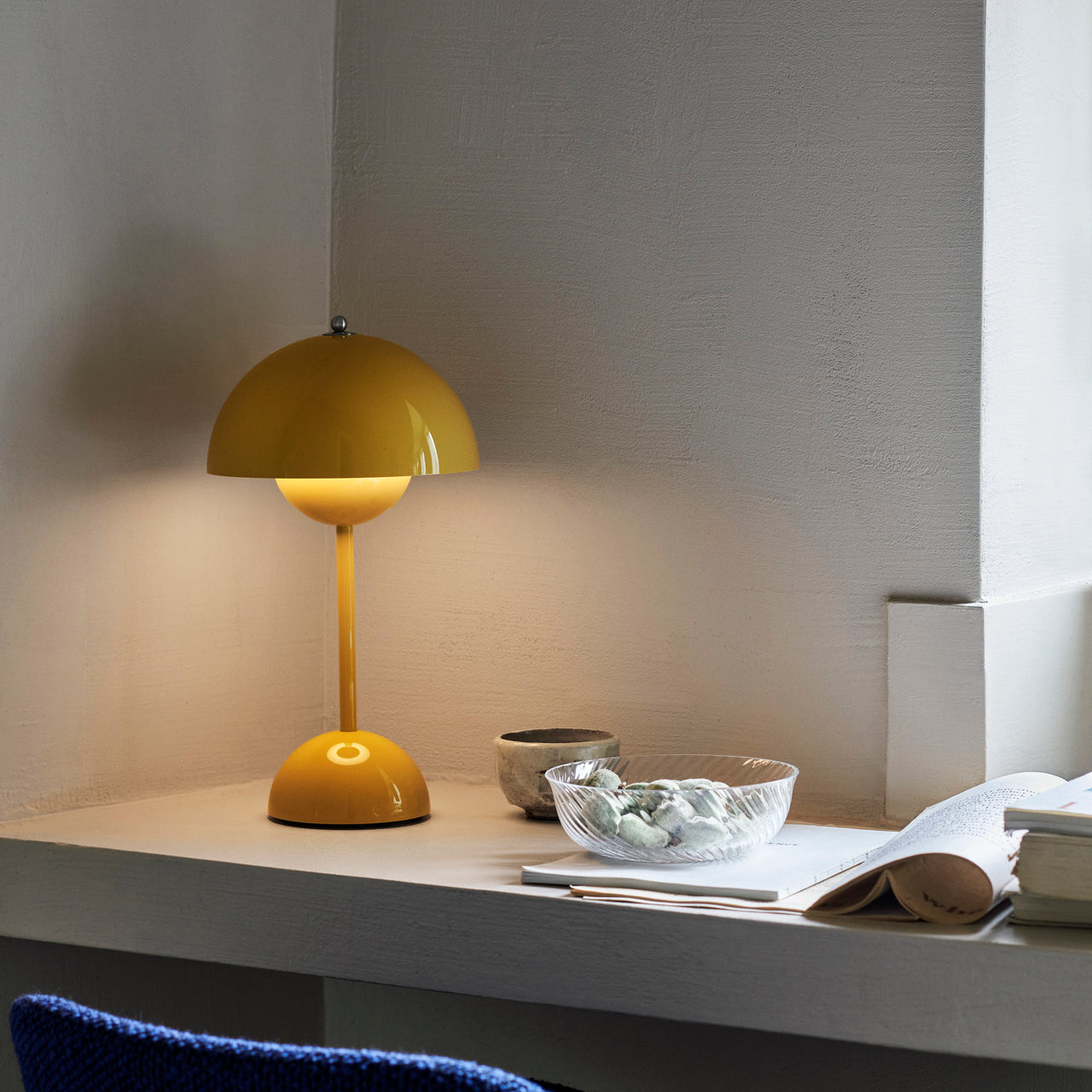 Flowerpot Portable Table Lamp: VP9