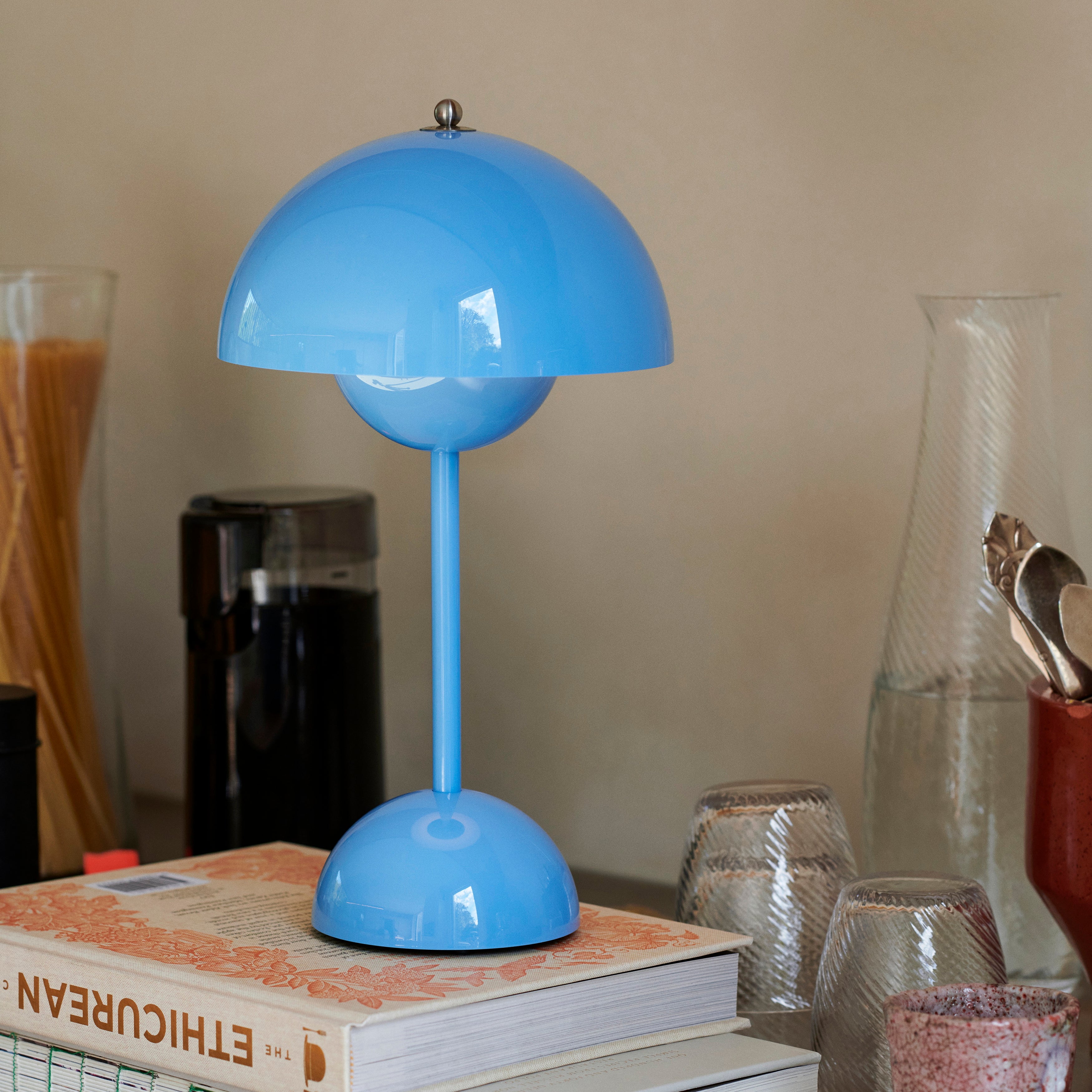 Flowerpot Portable Table Lamp: VP9