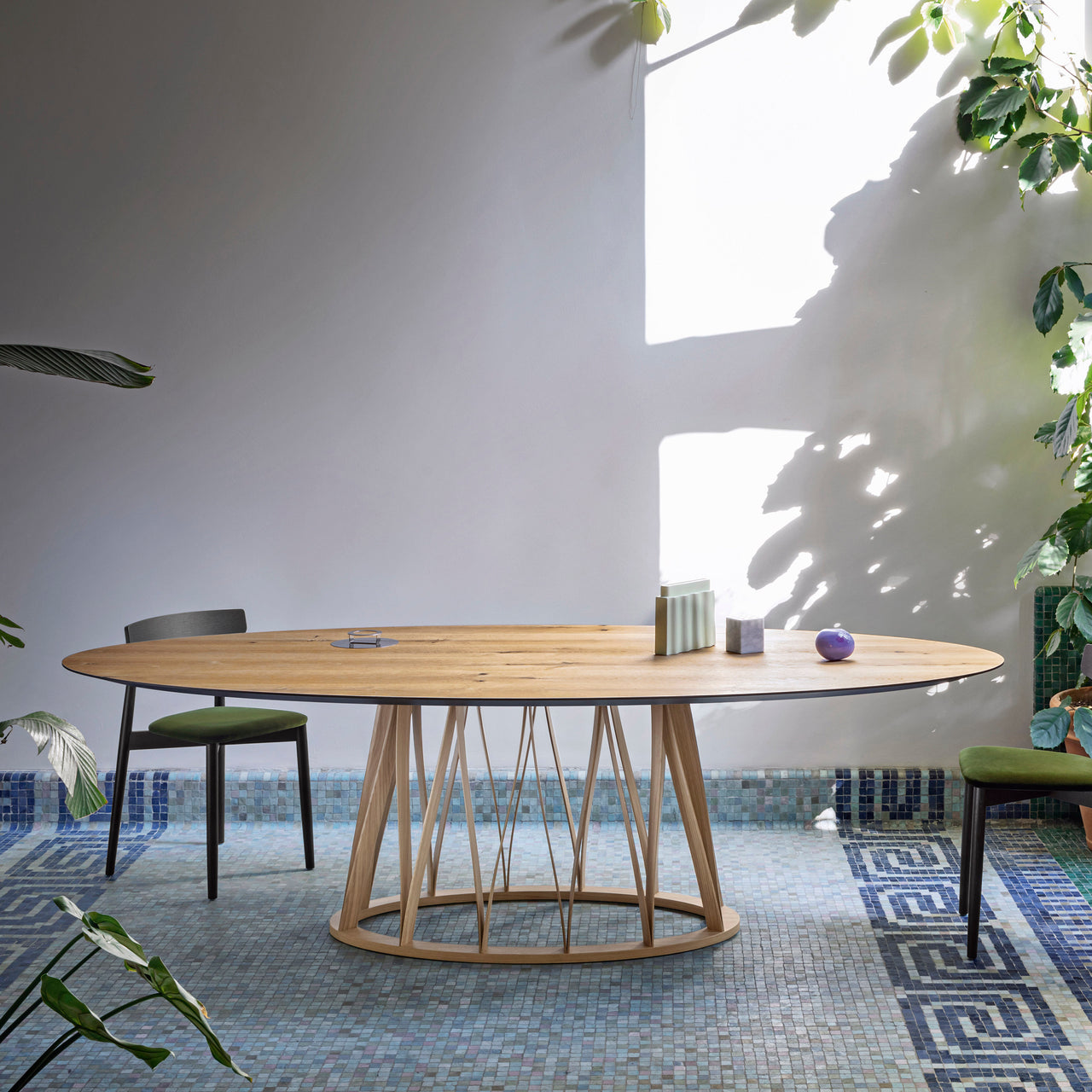 Acco Oval Dining Table: Small