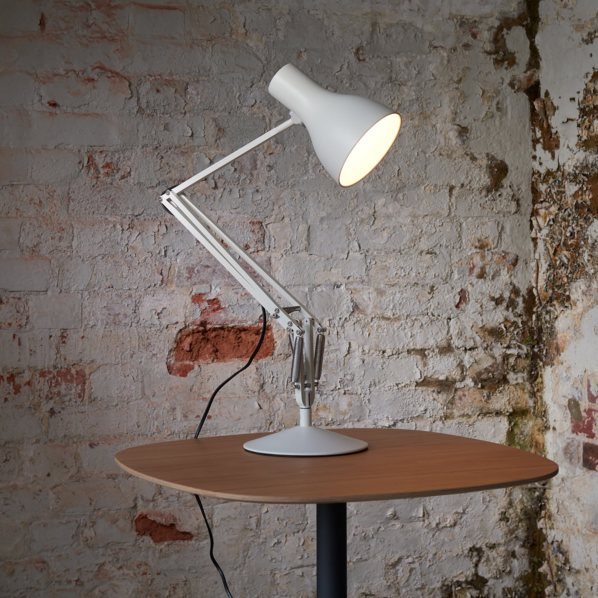 Type 75 Desk Lamp