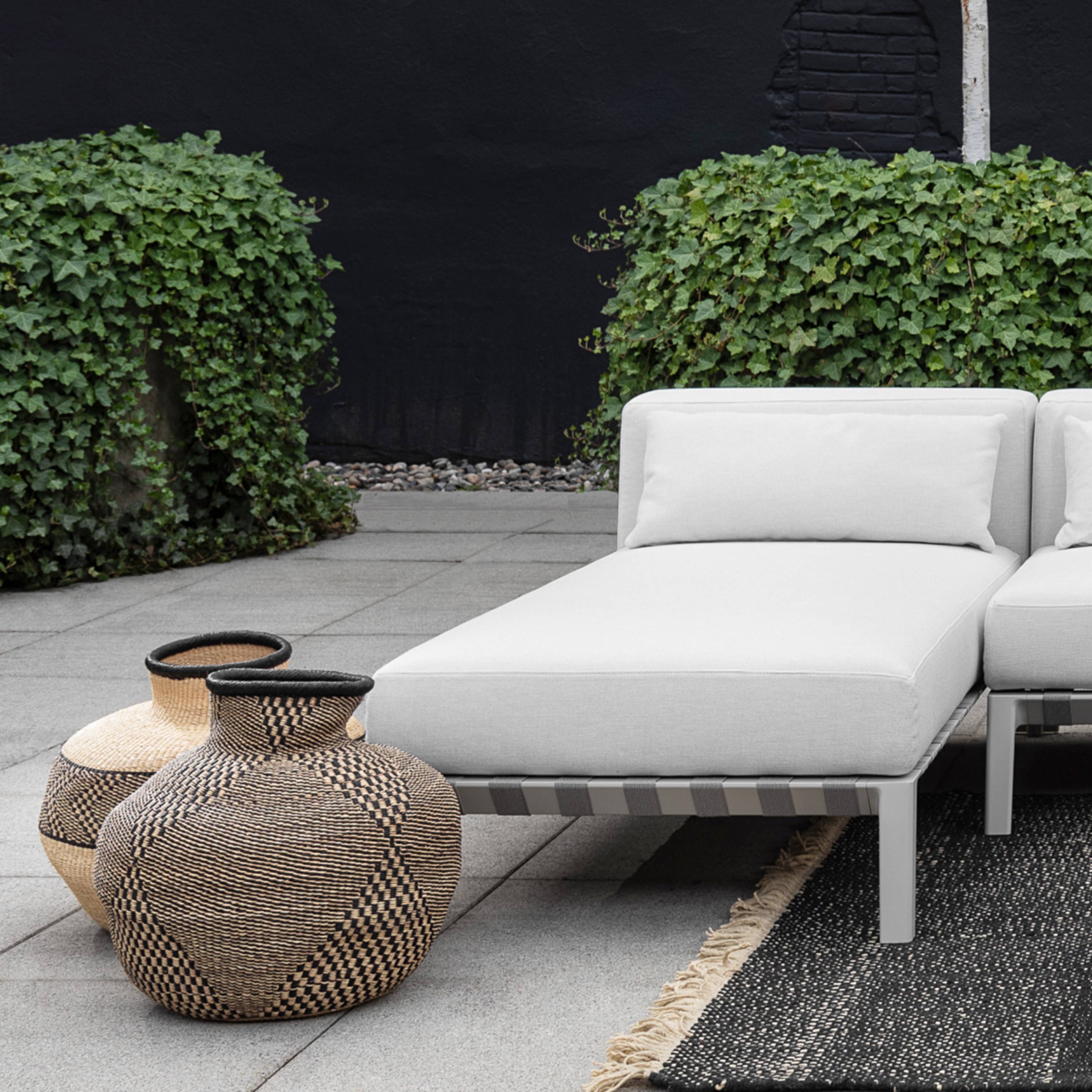 Able Armless Chaise: Outdoor