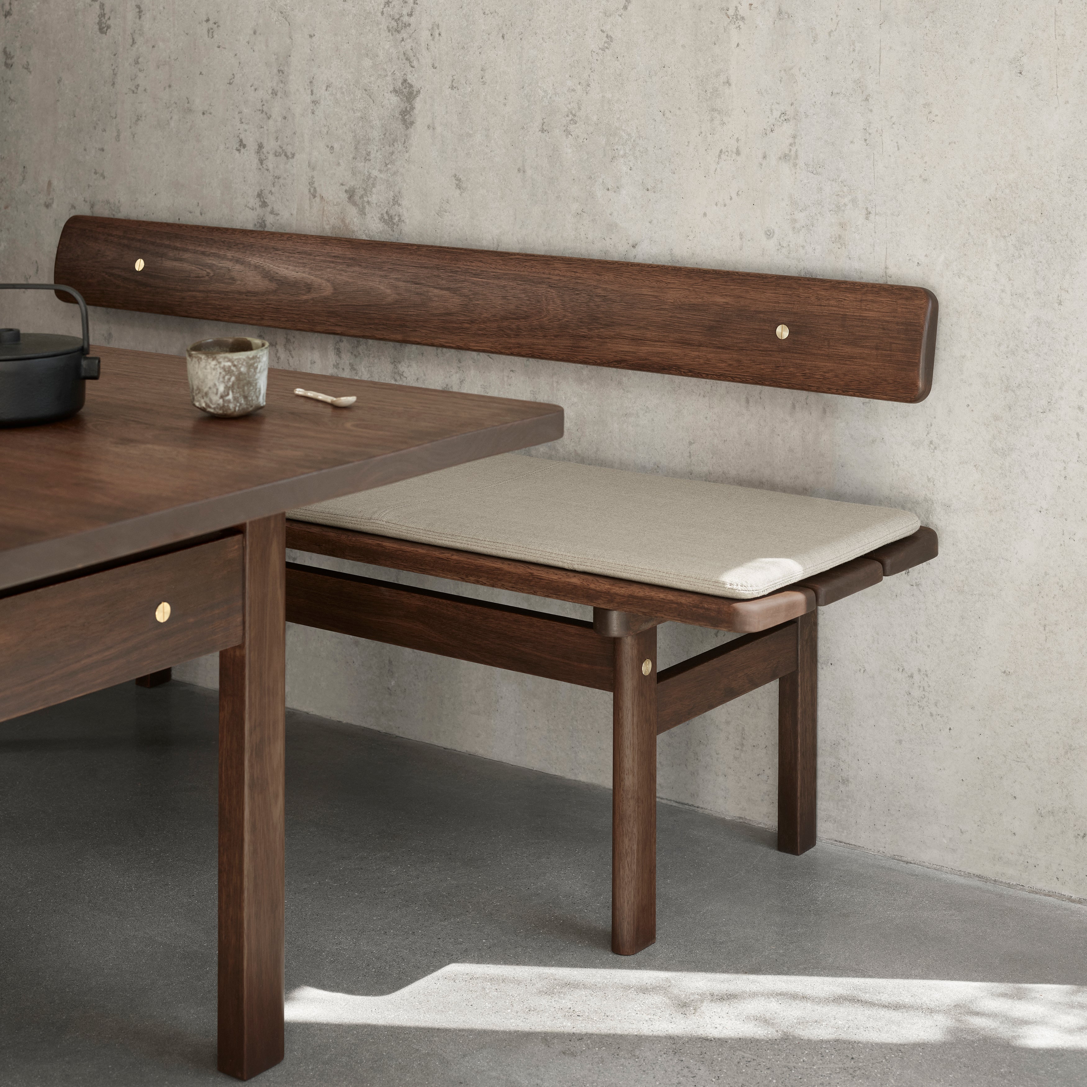 BM0700 Asserbo Bench with Cushion