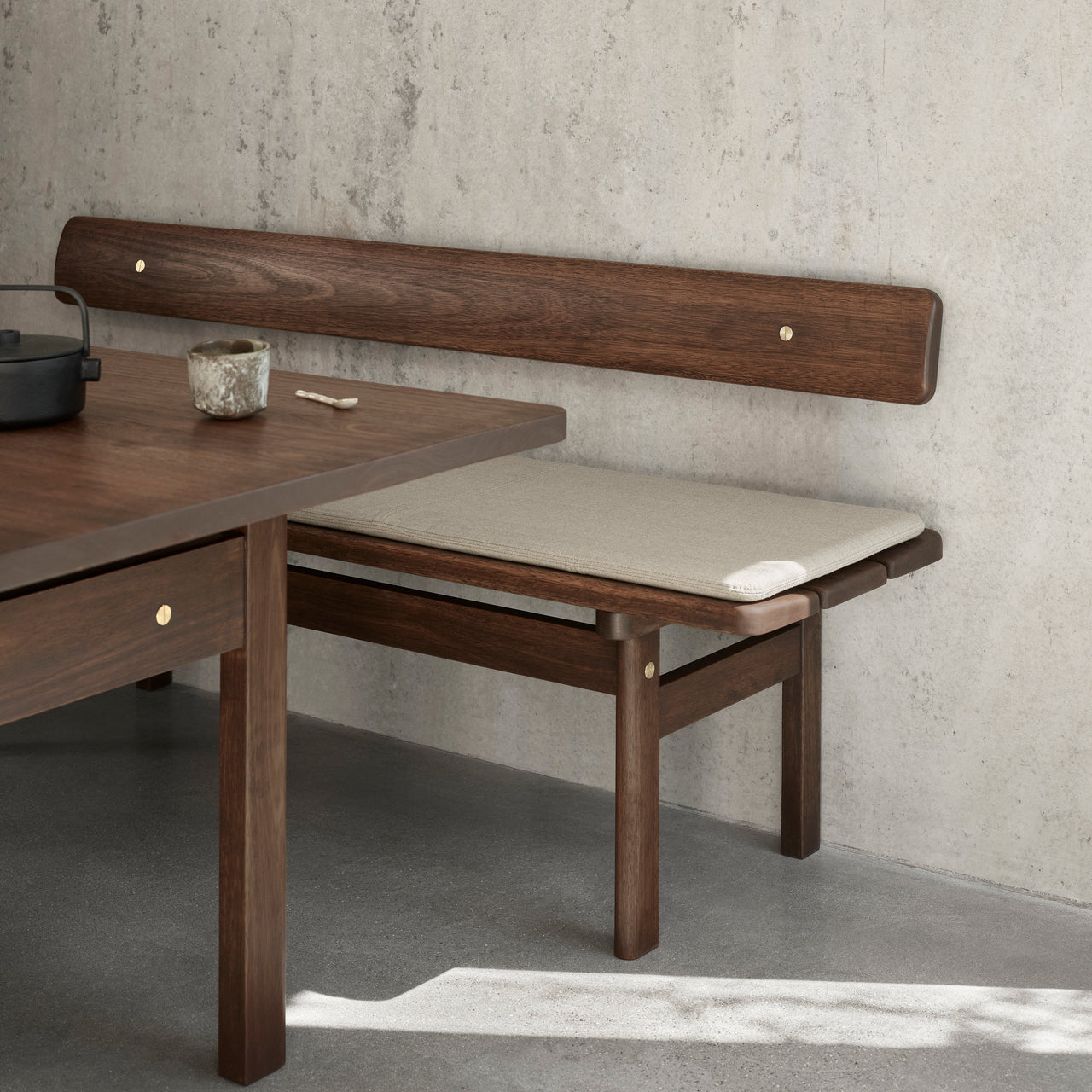 BM0700 Asserbo Bench with Cushion